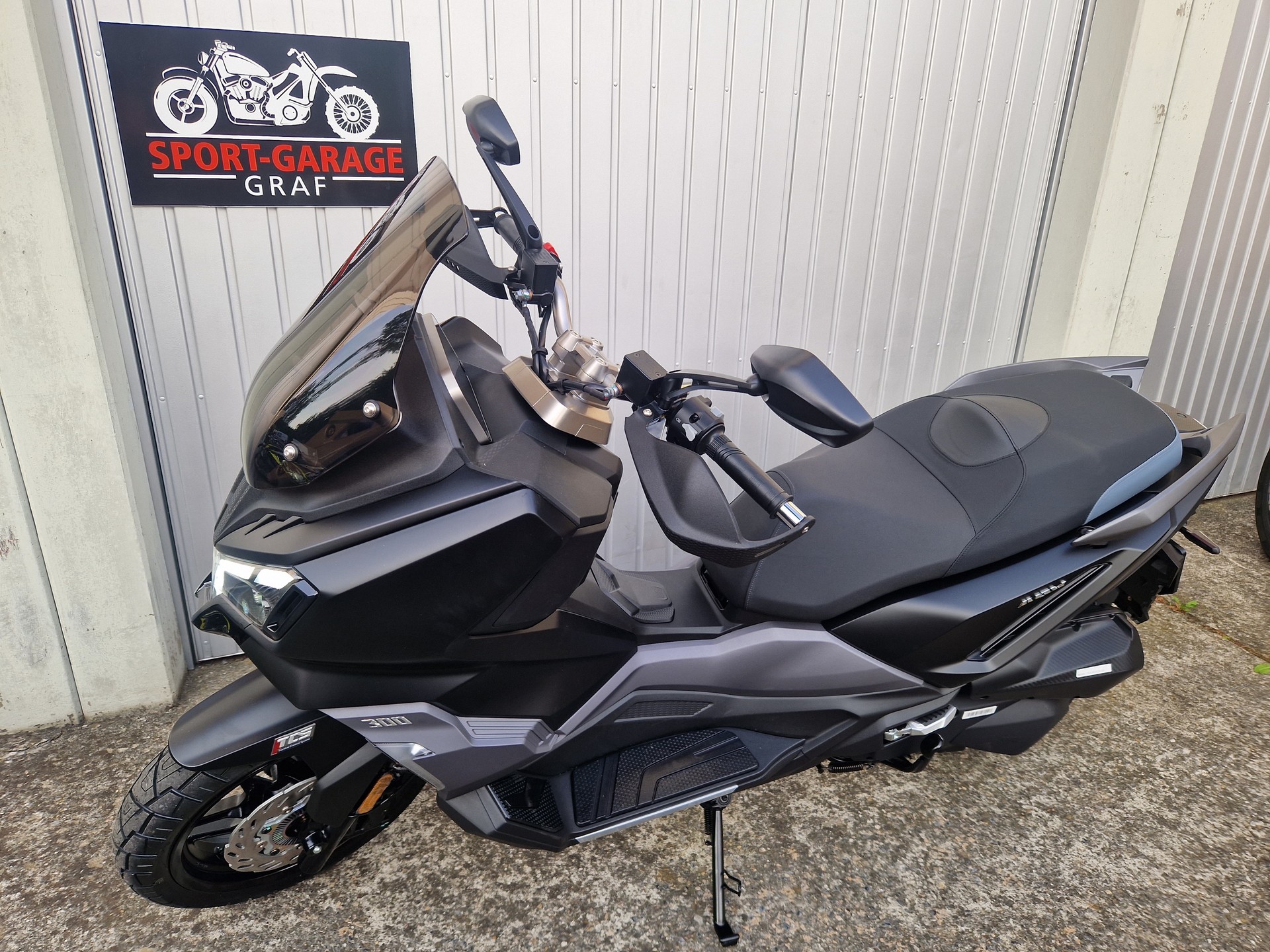 SYM ADX 300-showroom-element-1