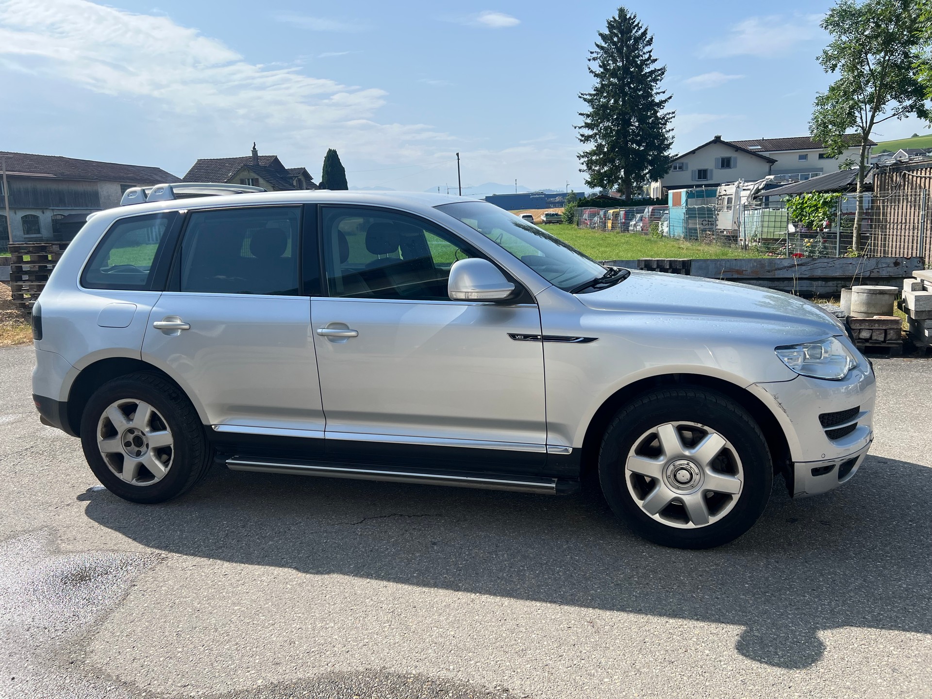 VW Touareg 4.2 V8 FSI Automatic-image-1