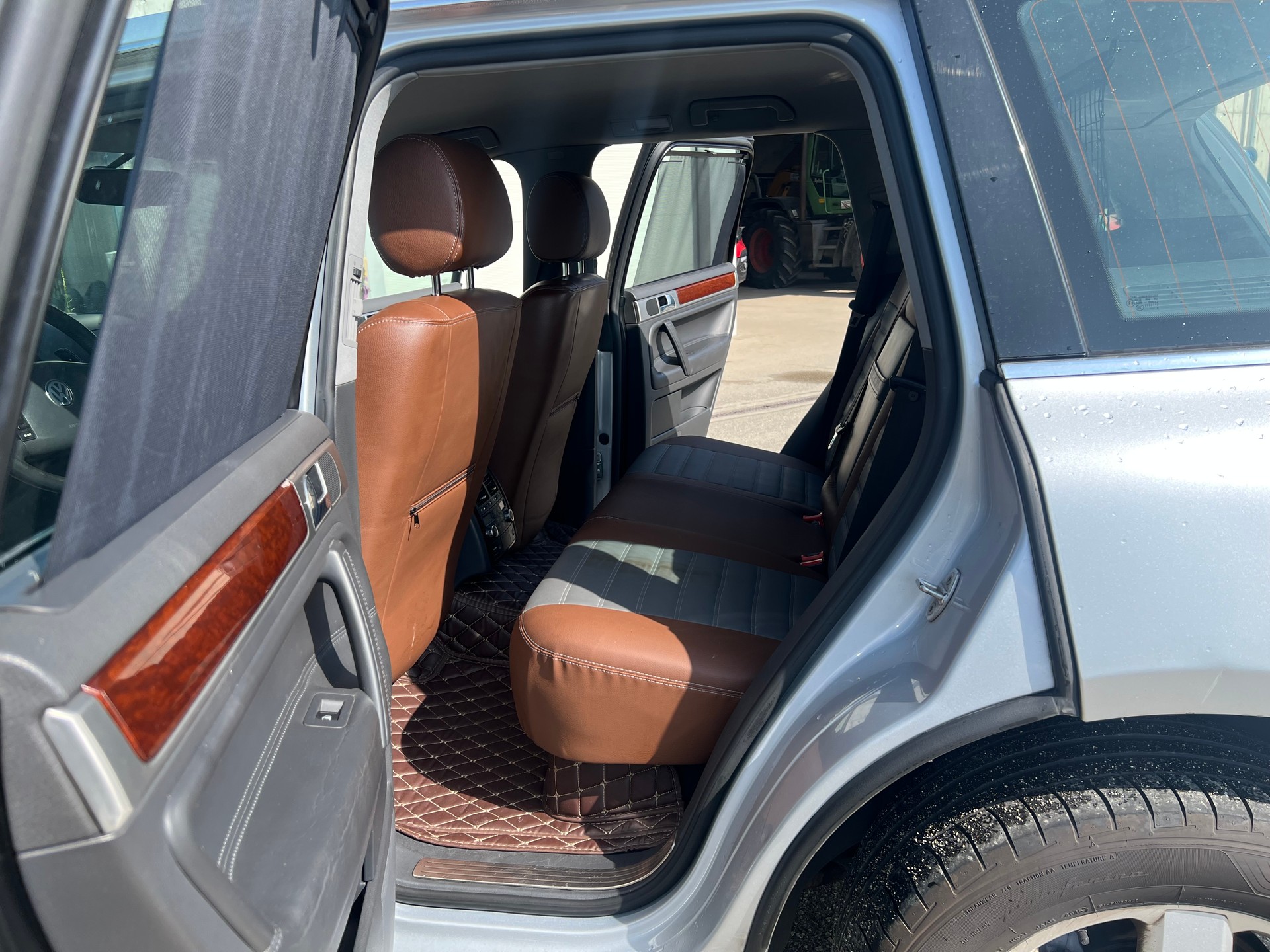 VW Touareg 4.2 V8 FSI Automatic-image-9