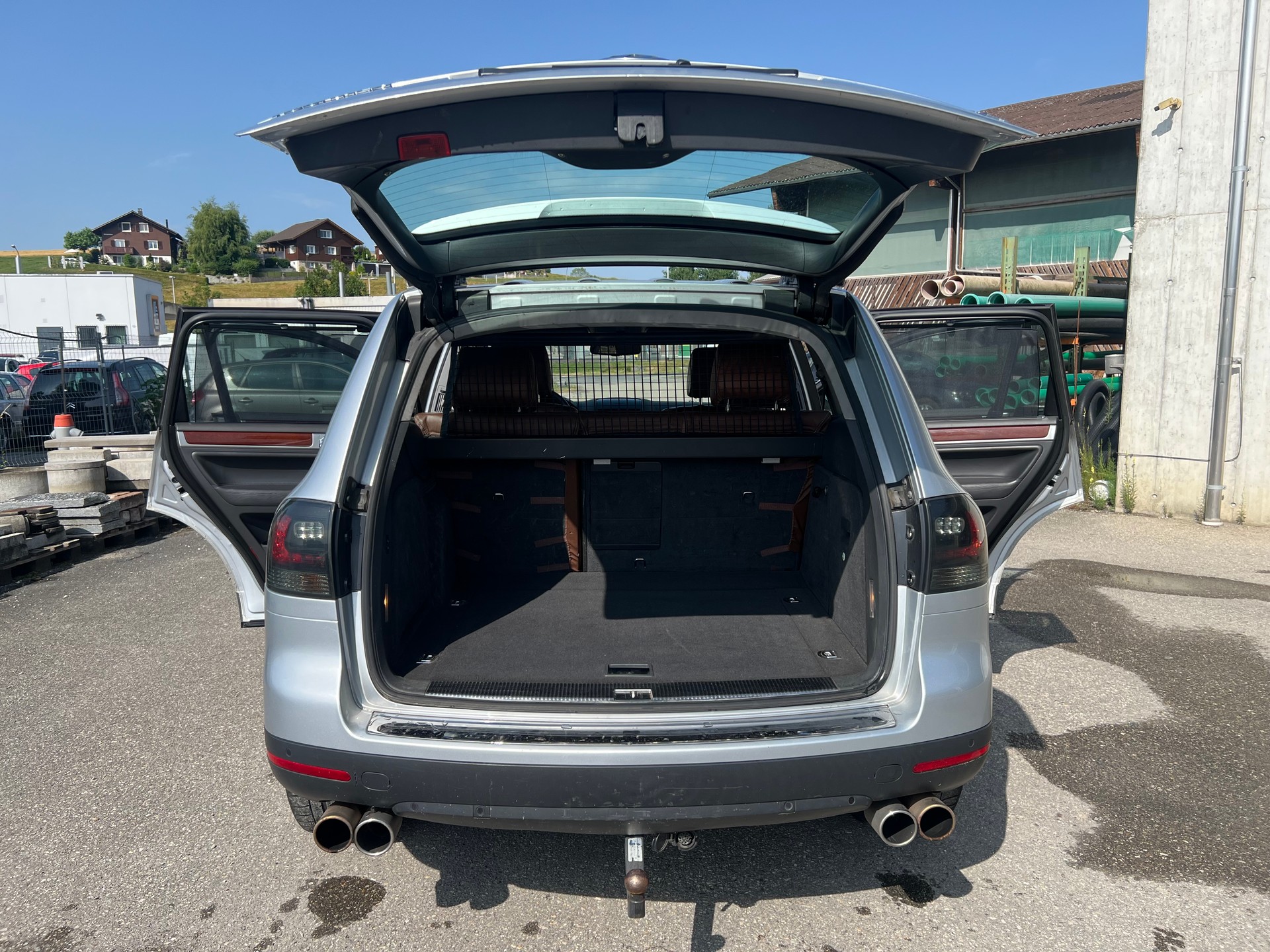 VW Touareg 4.2 V8 FSI Automatic-image-11