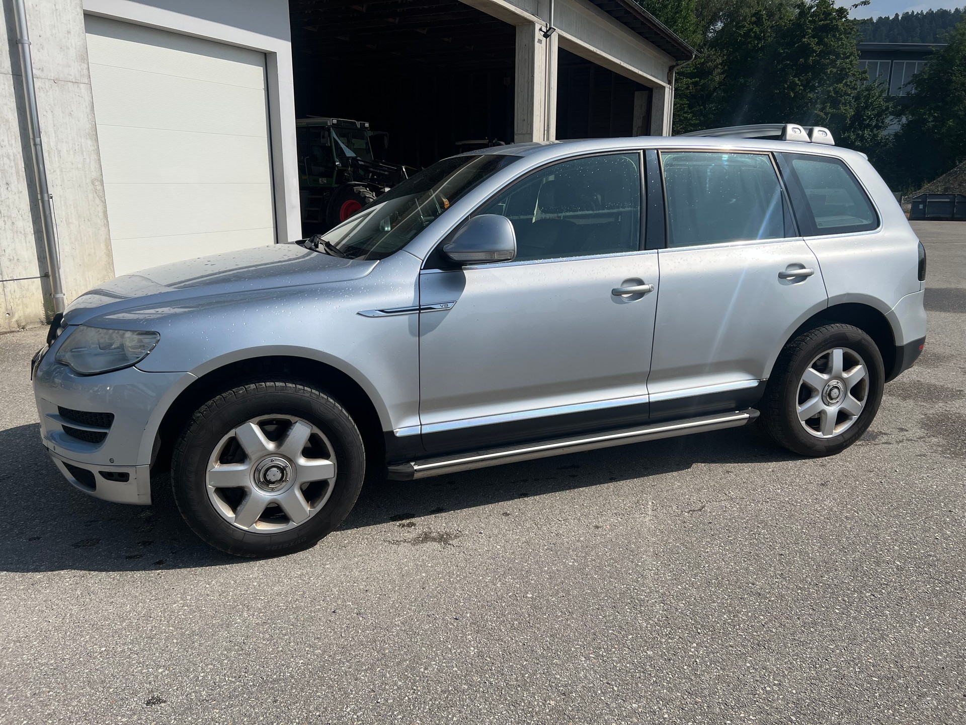 VW Touareg 4.2 V8 FSI Automatic-image-2