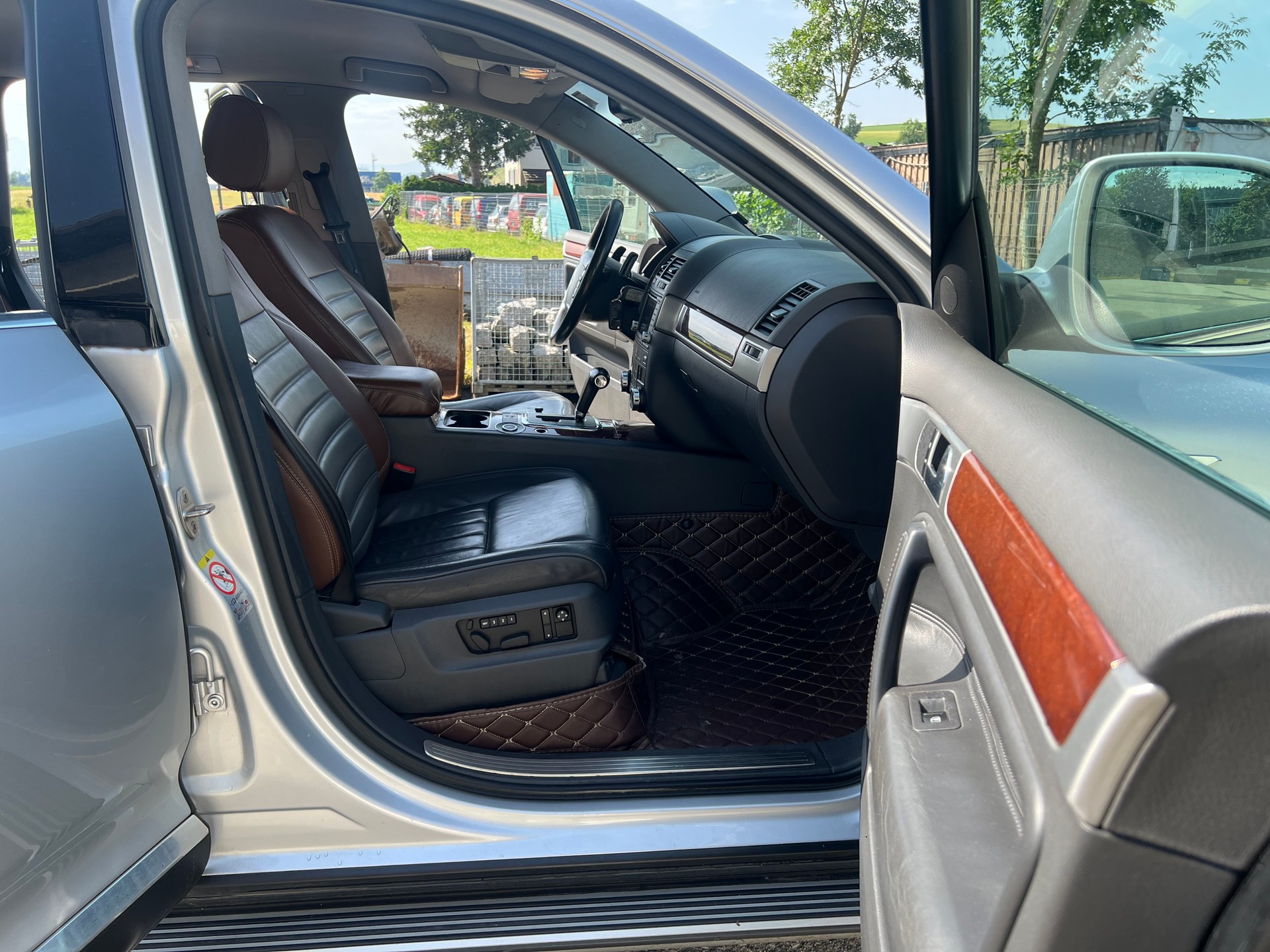 VW Touareg 4.2 V8 FSI Automatic-image-8