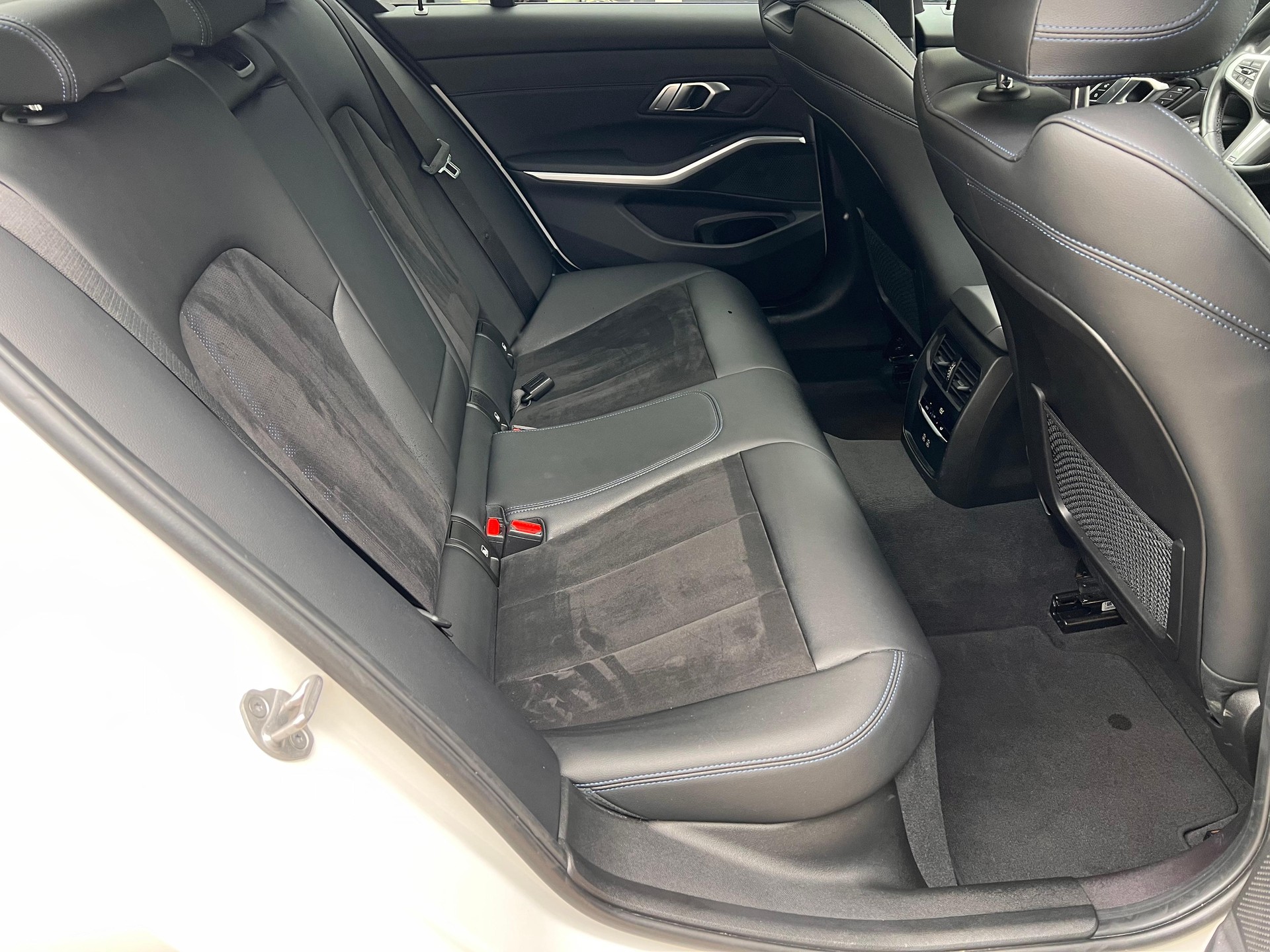BMW 320d xDrive-image-11