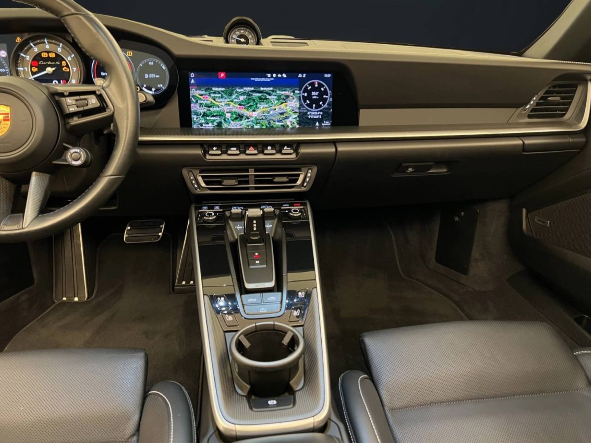 PORSCHE 911 Turbo S Cabriolet-image-15