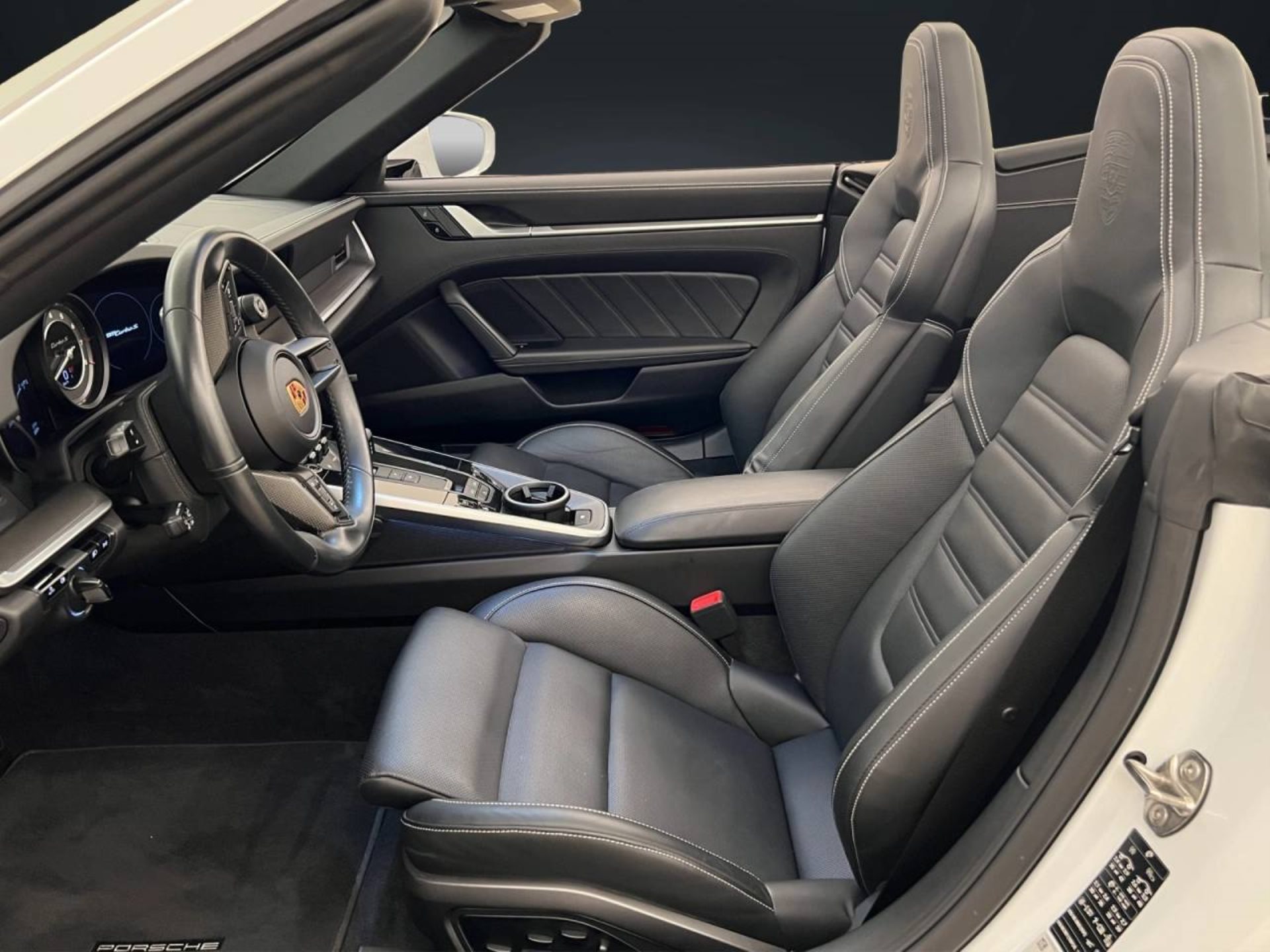 PORSCHE 911 Turbo S Cabriolet-image-4