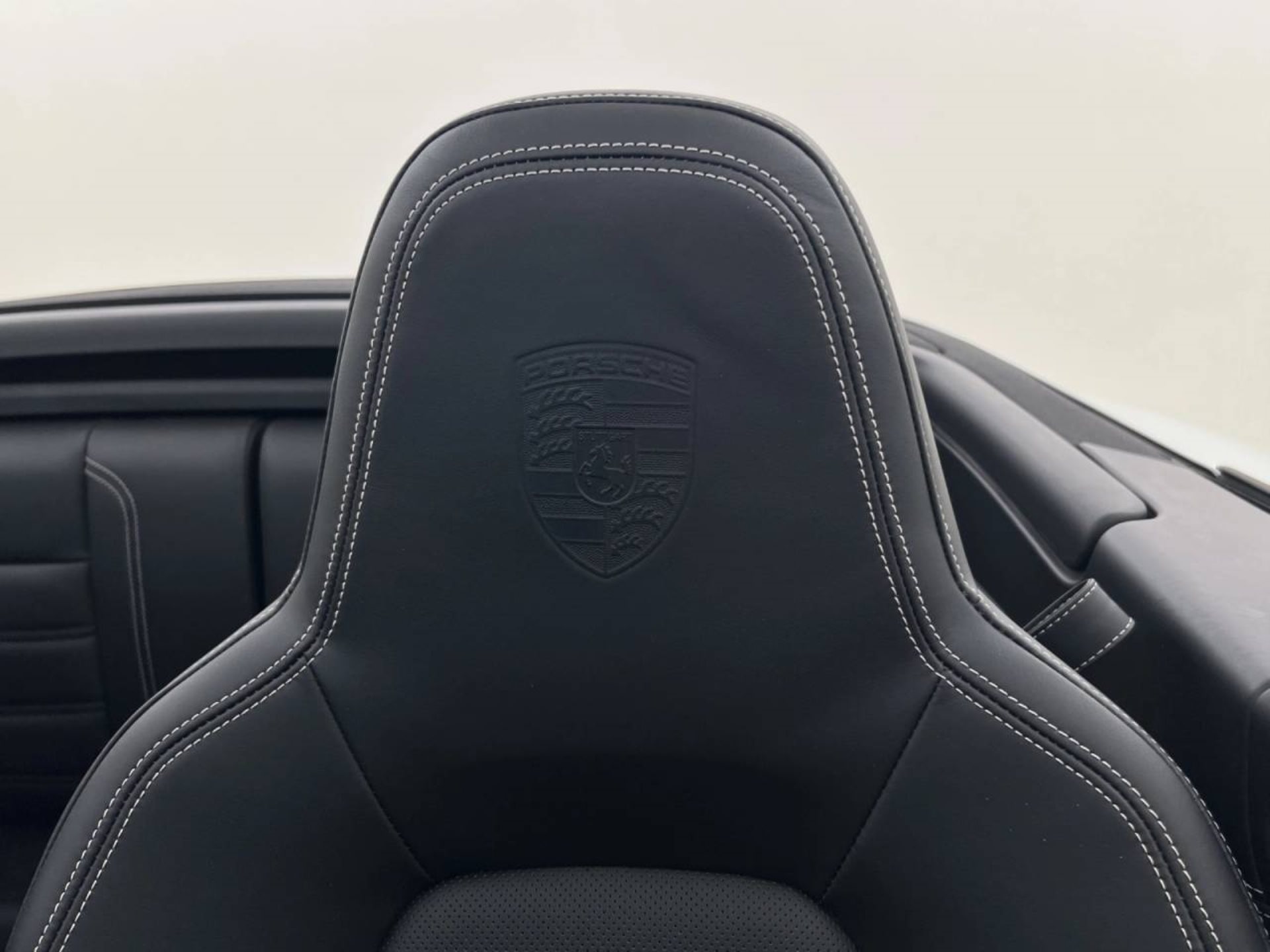 PORSCHE 911 Turbo S Cabriolet-image-11