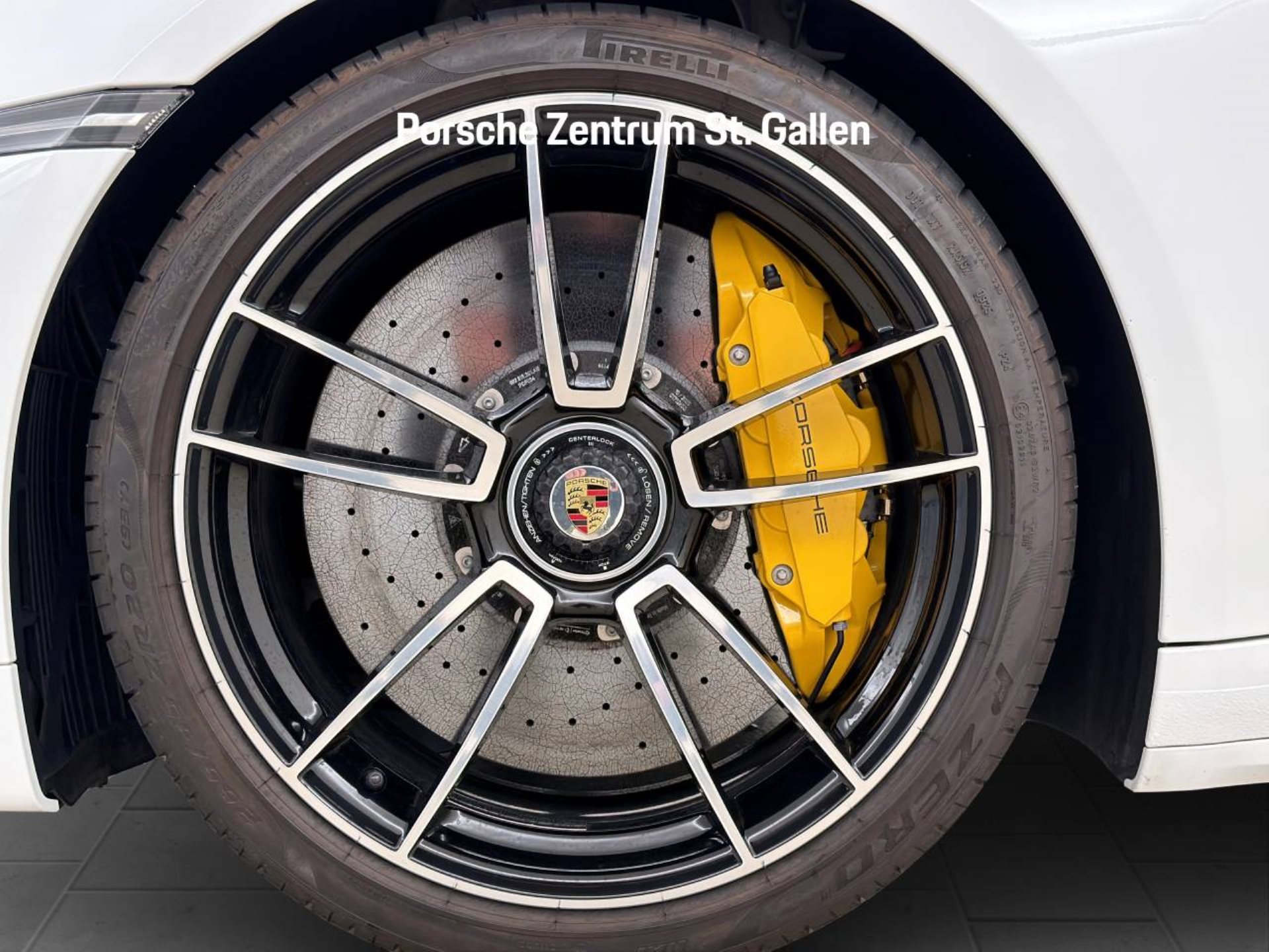 PORSCHE 911 Turbo S Cabriolet-image-10