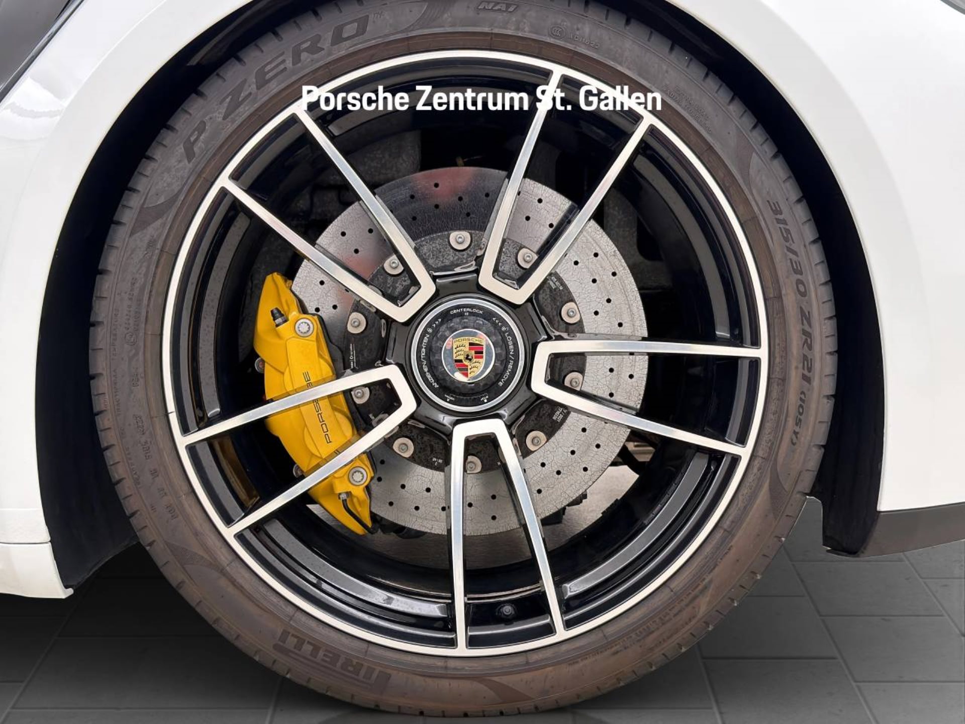 PORSCHE 911 Turbo S Cabriolet-image-11