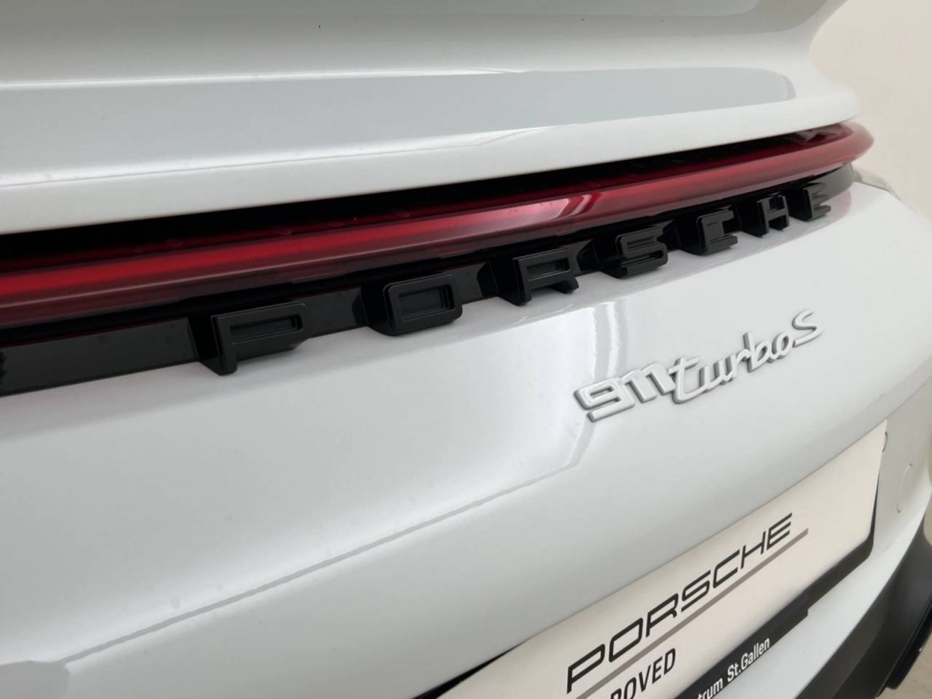 PORSCHE 911 Turbo S Cabriolet-image-7