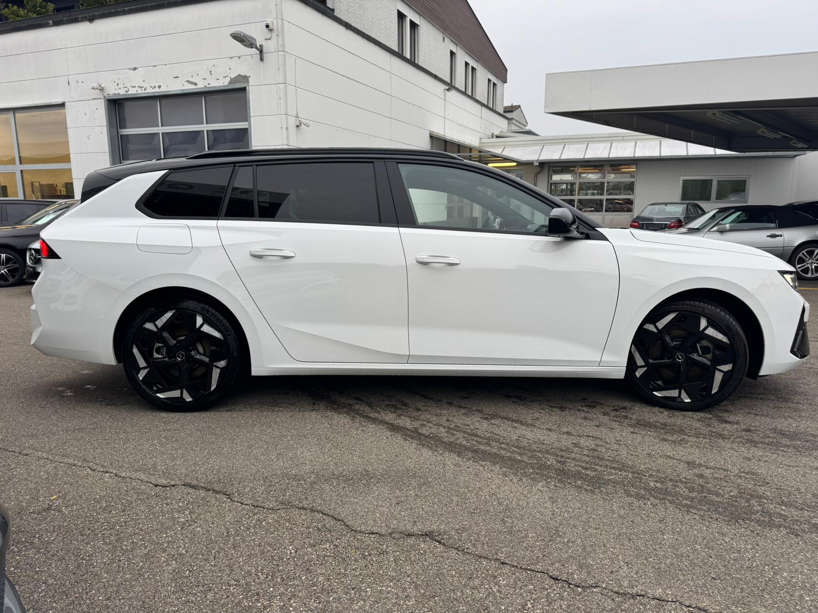 OPEL Astra Sports Tourer 1.6 PHEV Turbo GSe-image-4