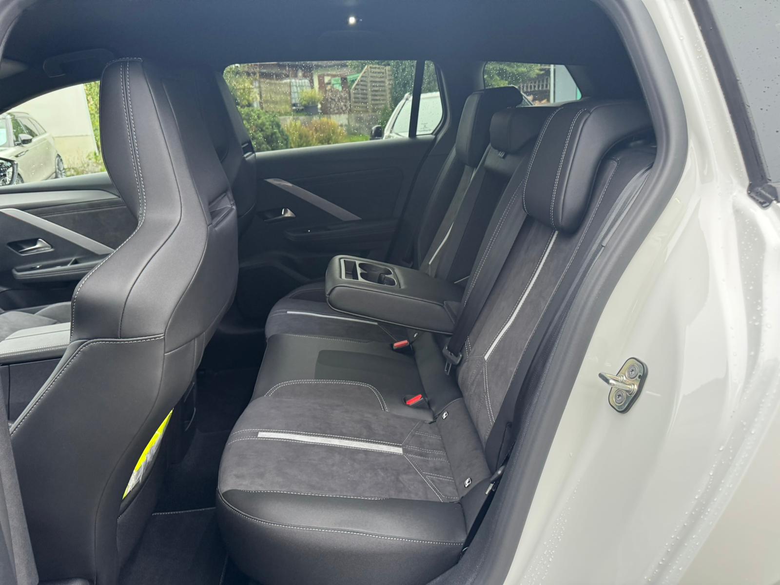 OPEL Astra Sports Tourer 1.6 PHEV Turbo GSe-image-13