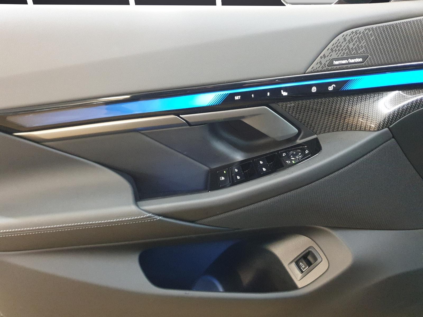 BMW 540d xDrive Touring-image-9