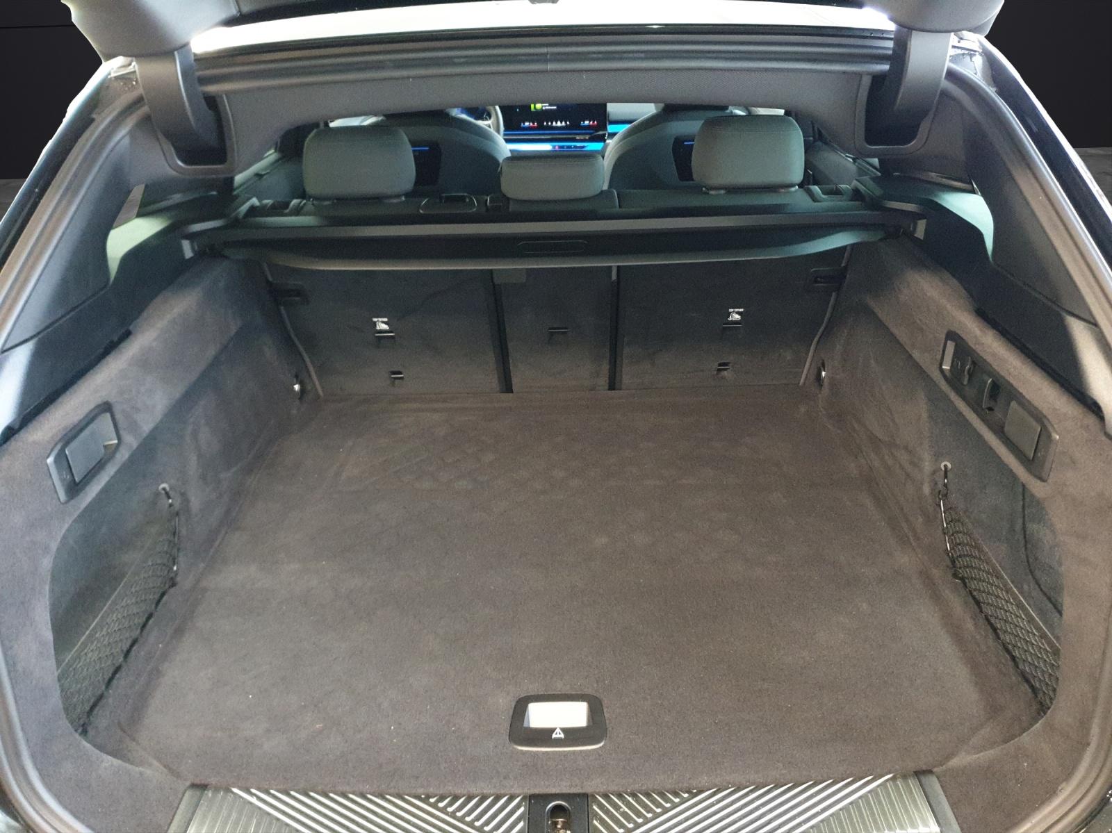 BMW 540d xDrive Touring-image-12