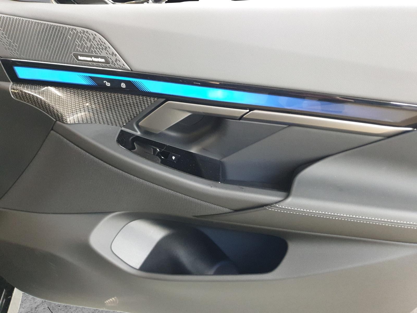 BMW 540d xDrive Touring-image-15