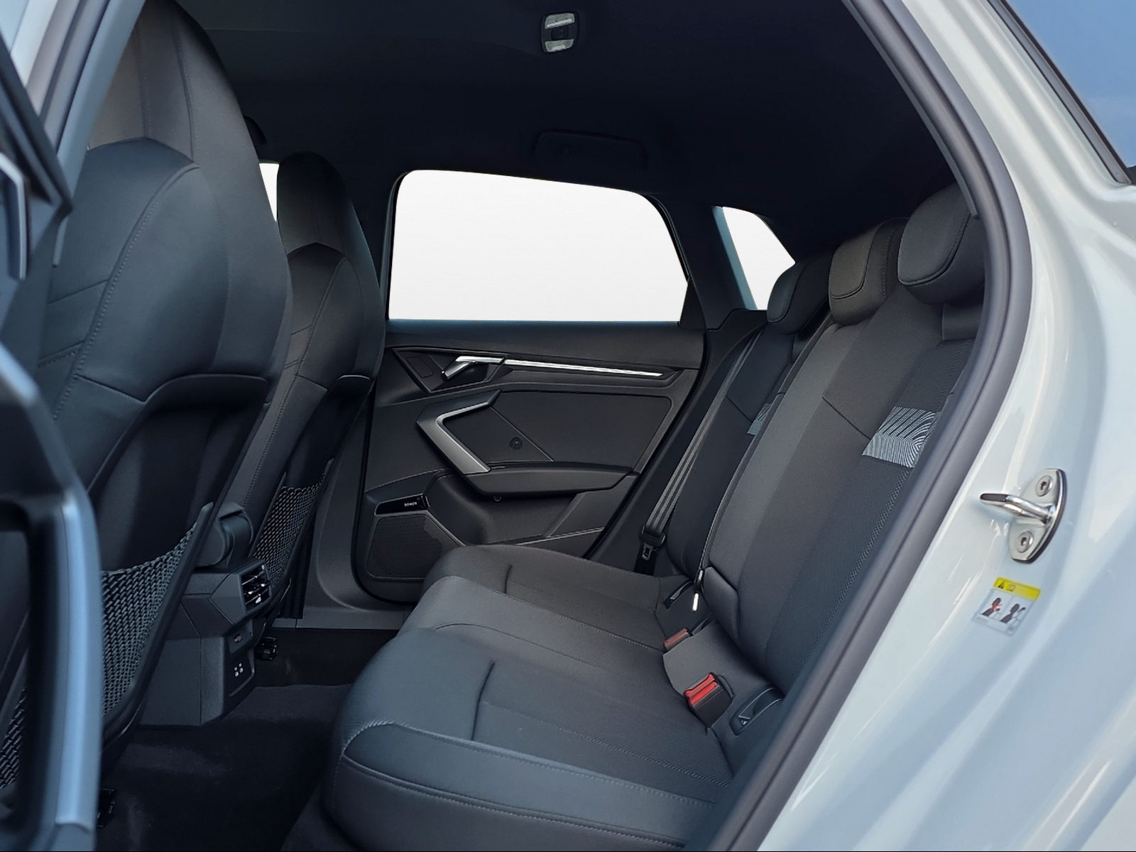 AUDI A3 Sportback TFSI 110 kW S line Attraction S tronic-image-10