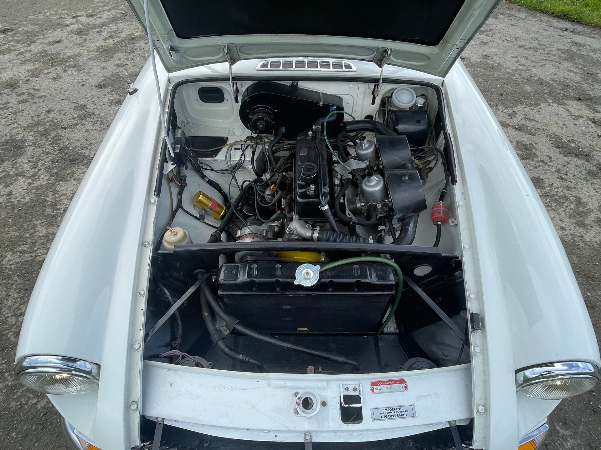 MG B GT Coupé-image-13