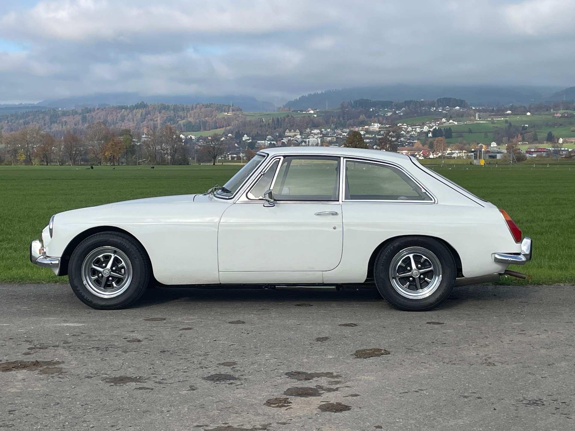 MG B GT Coupé-image-0