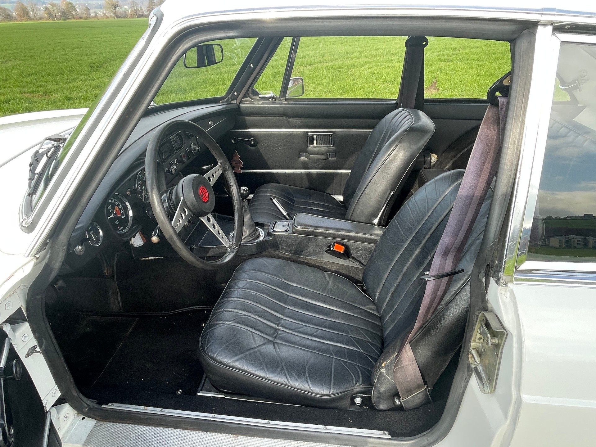 MG B GT Coupé-image-10
