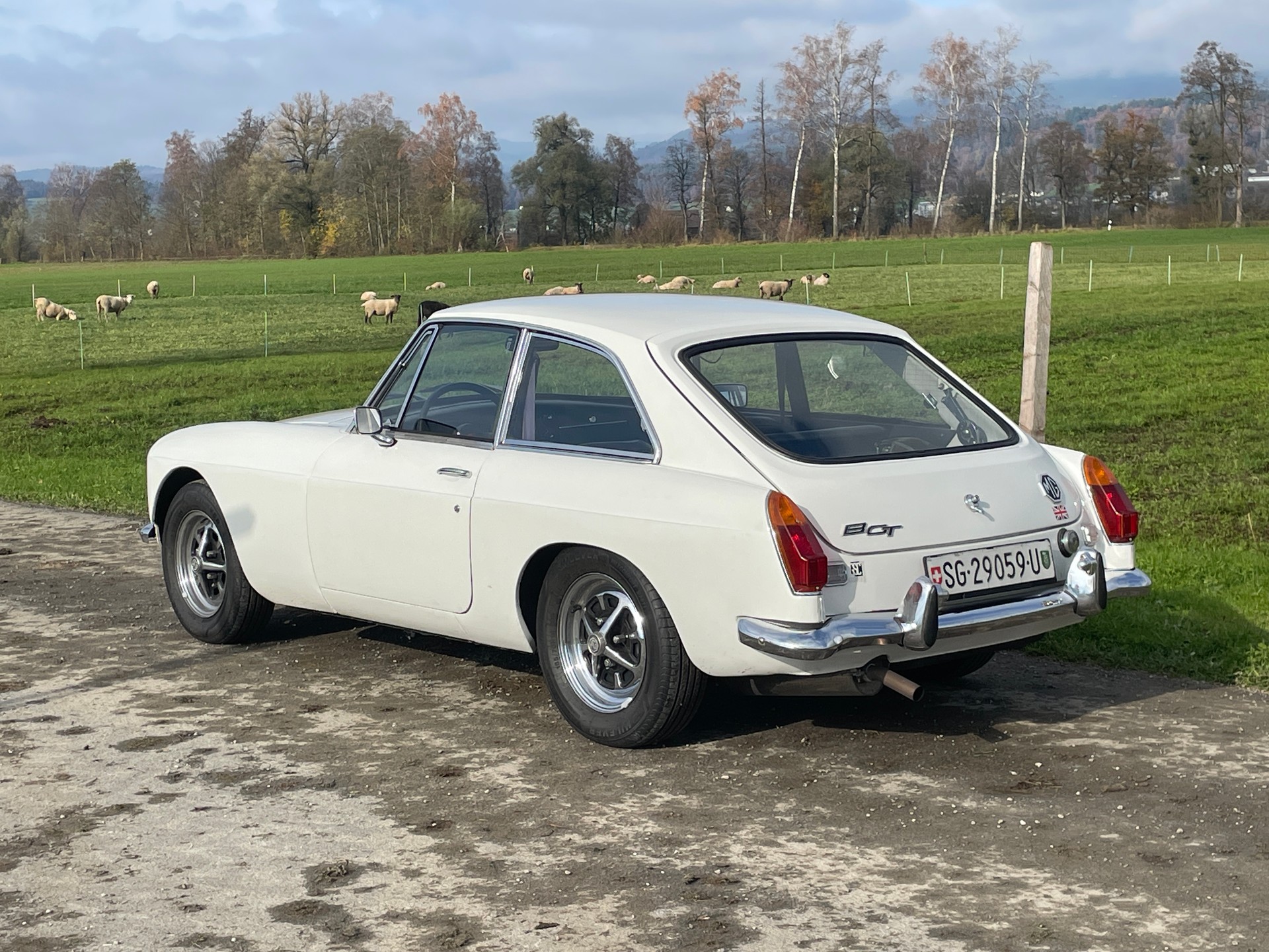 MG B GT Coupé-image-5