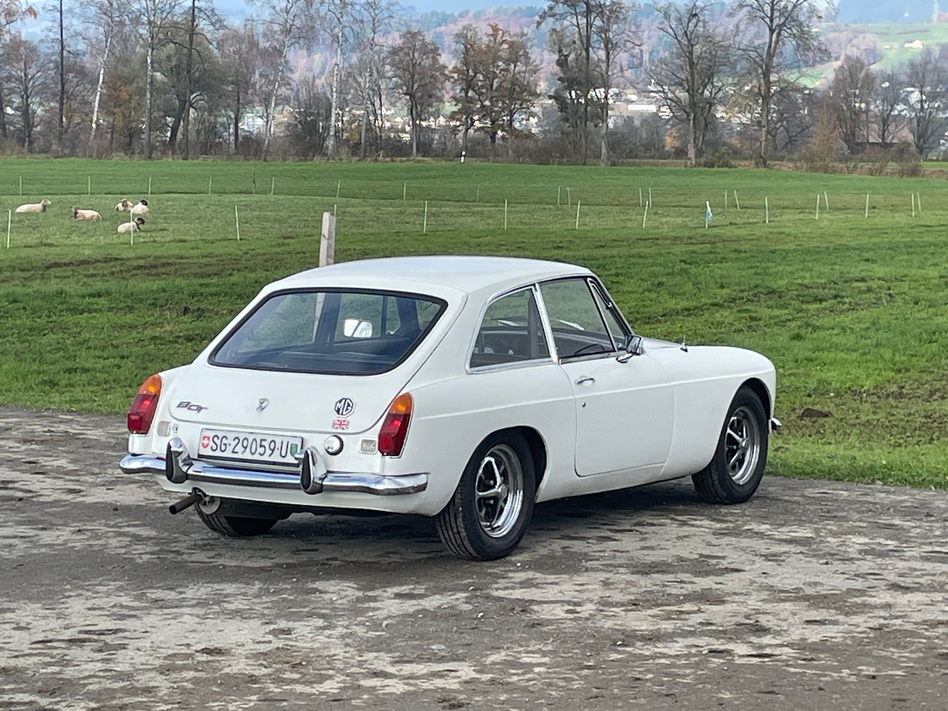 MG B GT Coupé-image-6