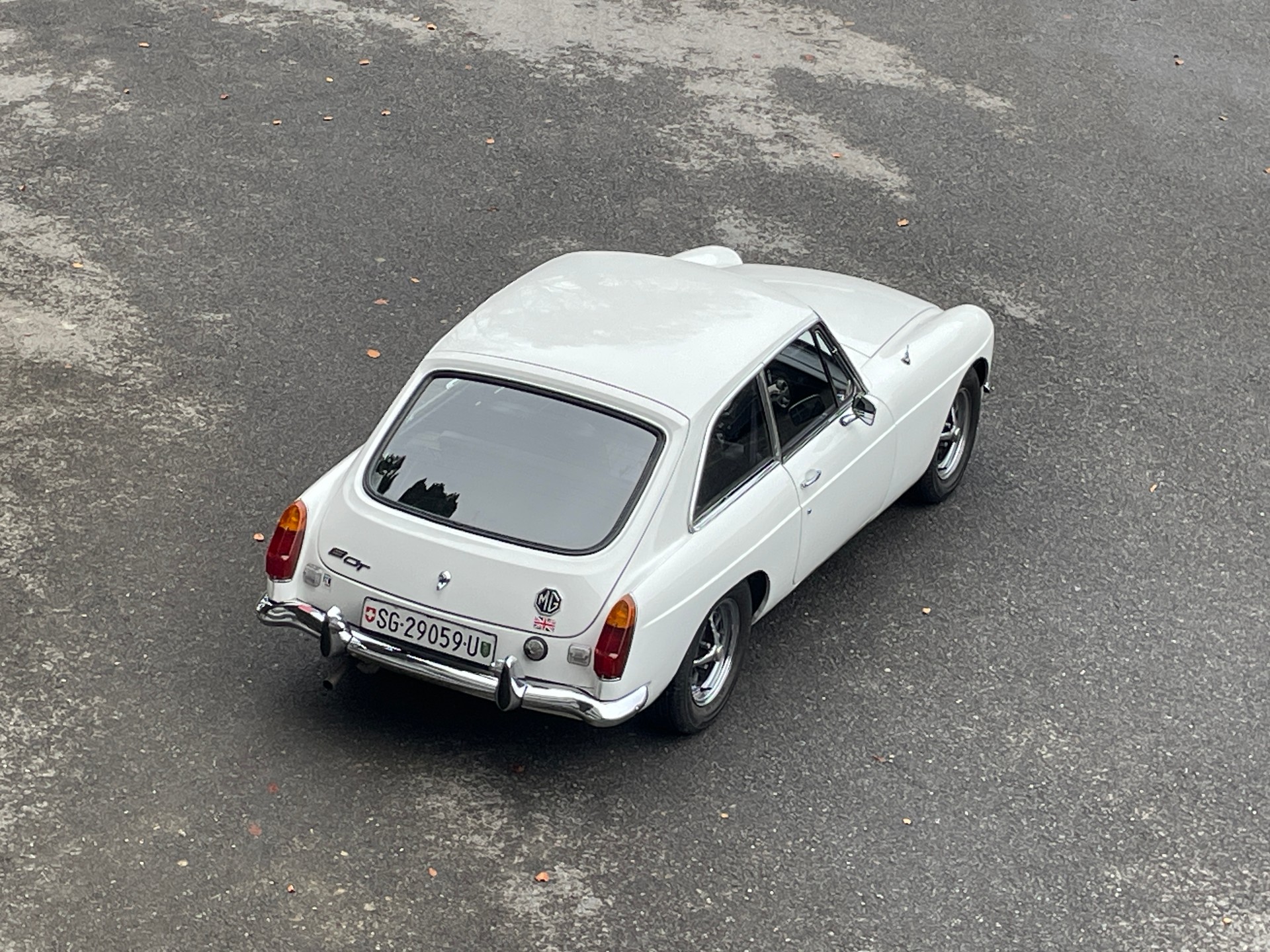 MG B GT Coupé-image-14