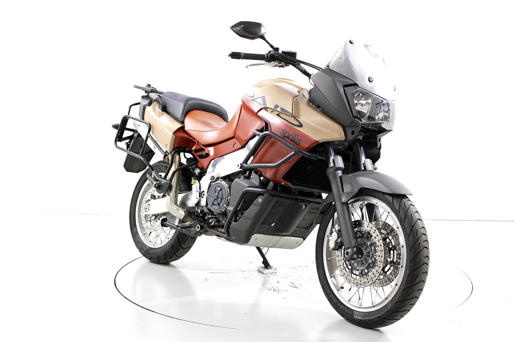 APRILIA Caponord-showroom-element-1