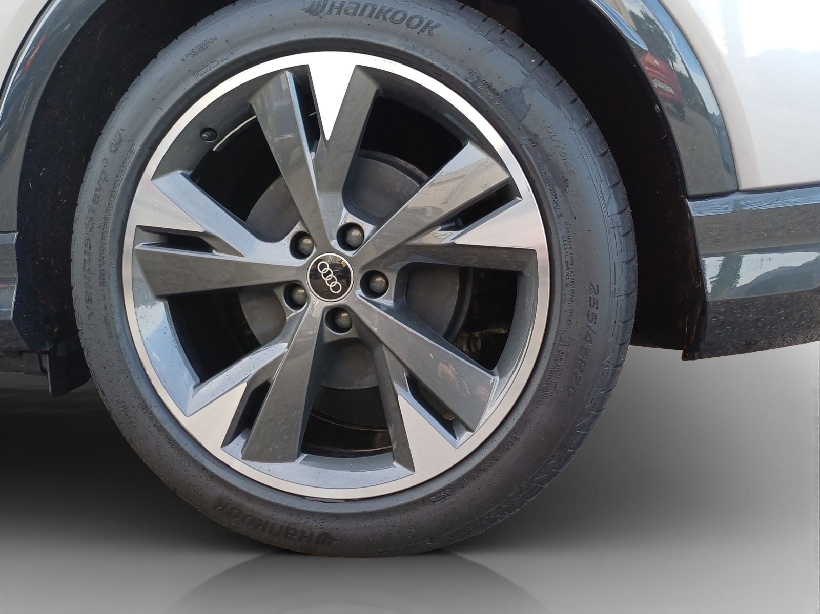 AUDI Q4 e-tron 45 quattro-image-13