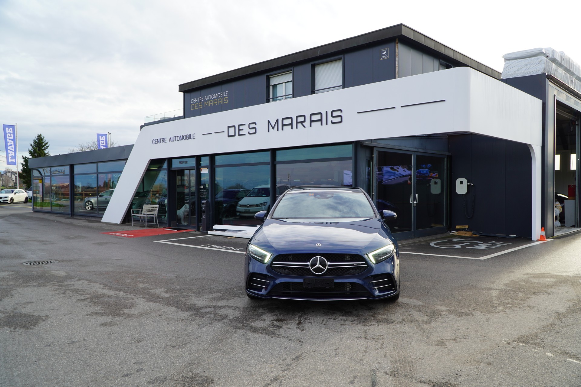 MERCEDES-BENZ A 35 AMG 4Matic Speedshift-showroom-element-1