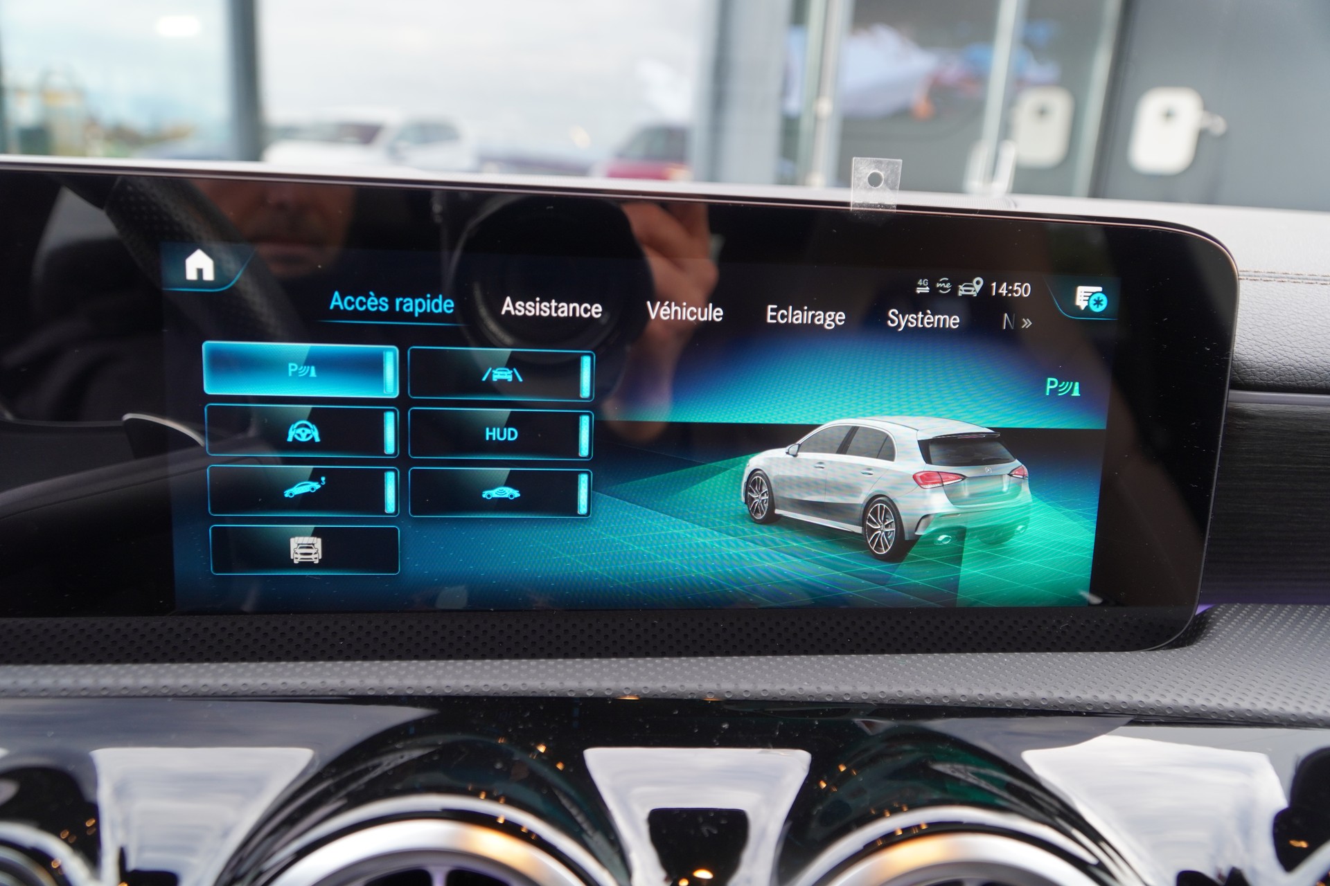MERCEDES-BENZ A 35 AMG 4Matic Speedshift-image-21