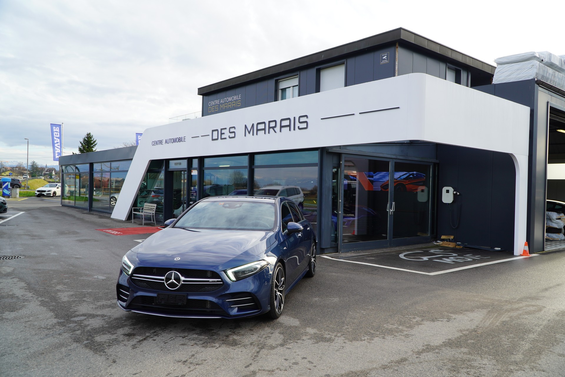 MERCEDES-BENZ A 35 AMG 4Matic Speedshift-showroom-element-3