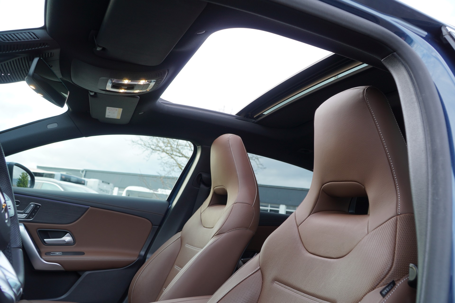 MERCEDES-BENZ A 35 AMG 4Matic Speedshift-image-25