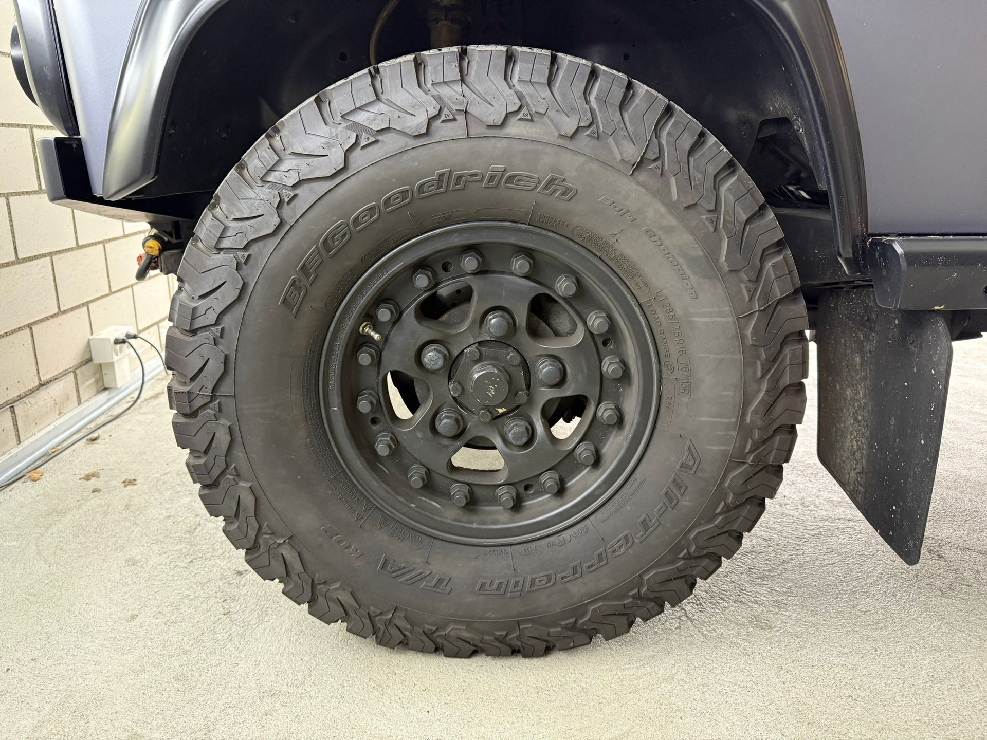 LAND ROVER Defender 110 SW 2.4Tdc Black Pearl-image-15