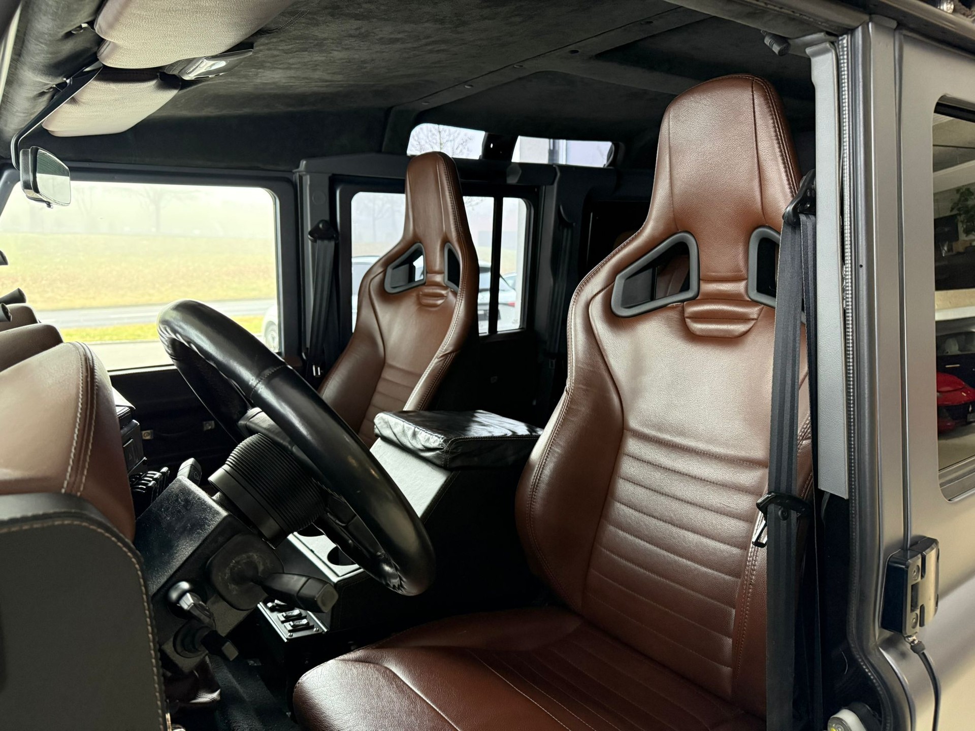 LAND ROVER Defender 110 SW 2.4Tdc Black Pearl-image-12