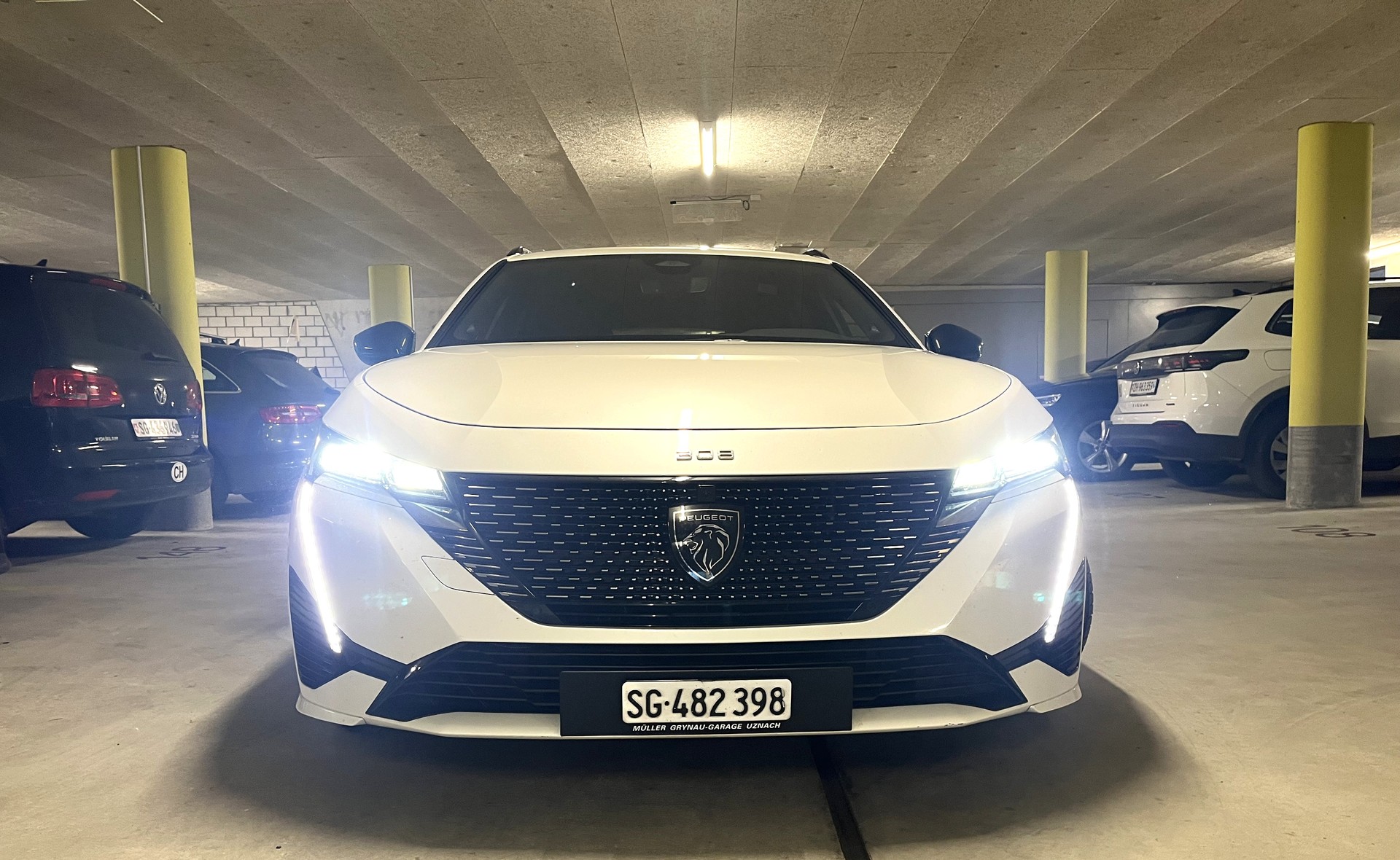 PEUGEOT 308 SW 1.6 PHEV 225 GT-image-1