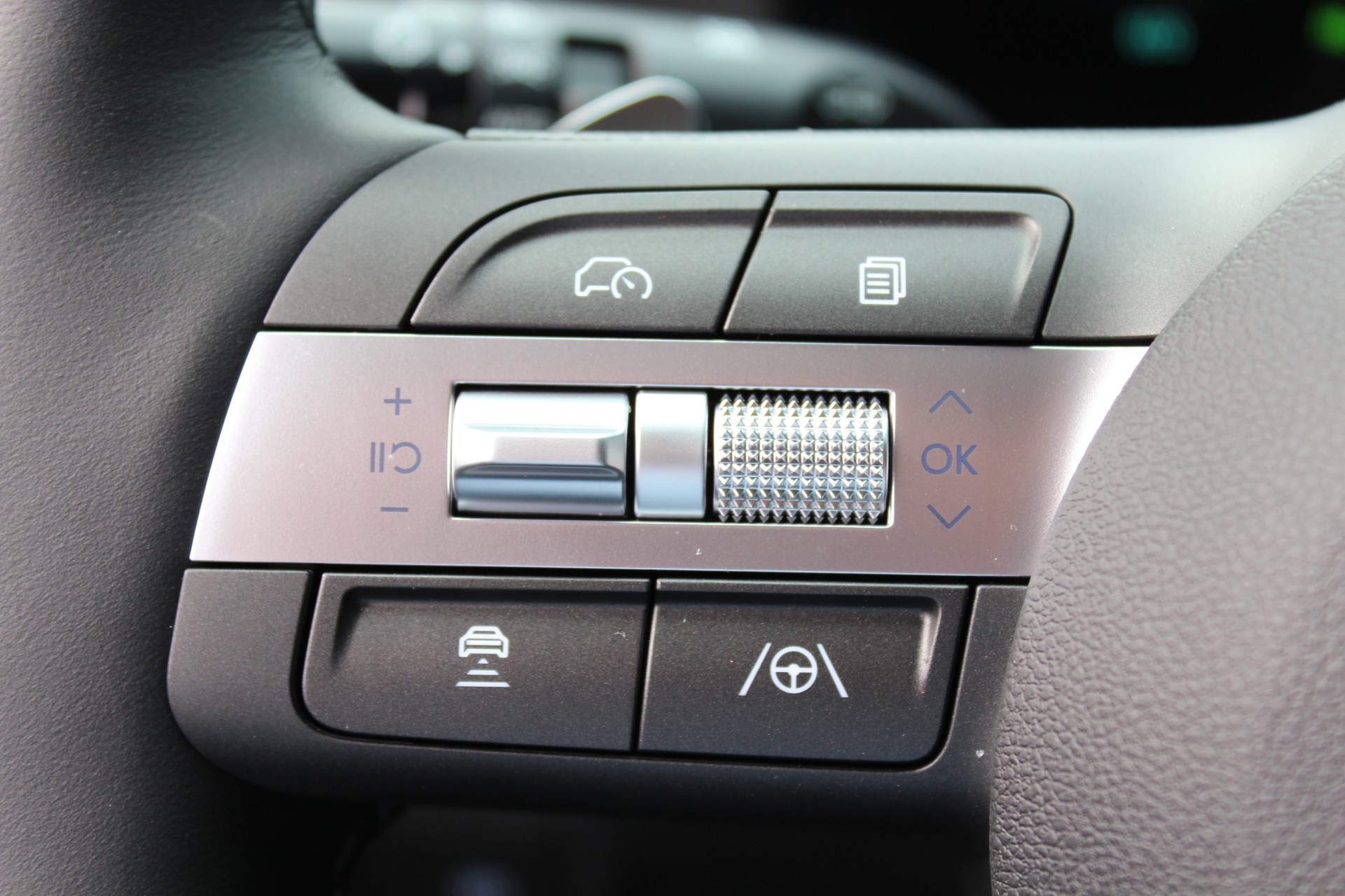 HYUNDAI Kona 1.6 GDi HEV Amplia DCT-image-23