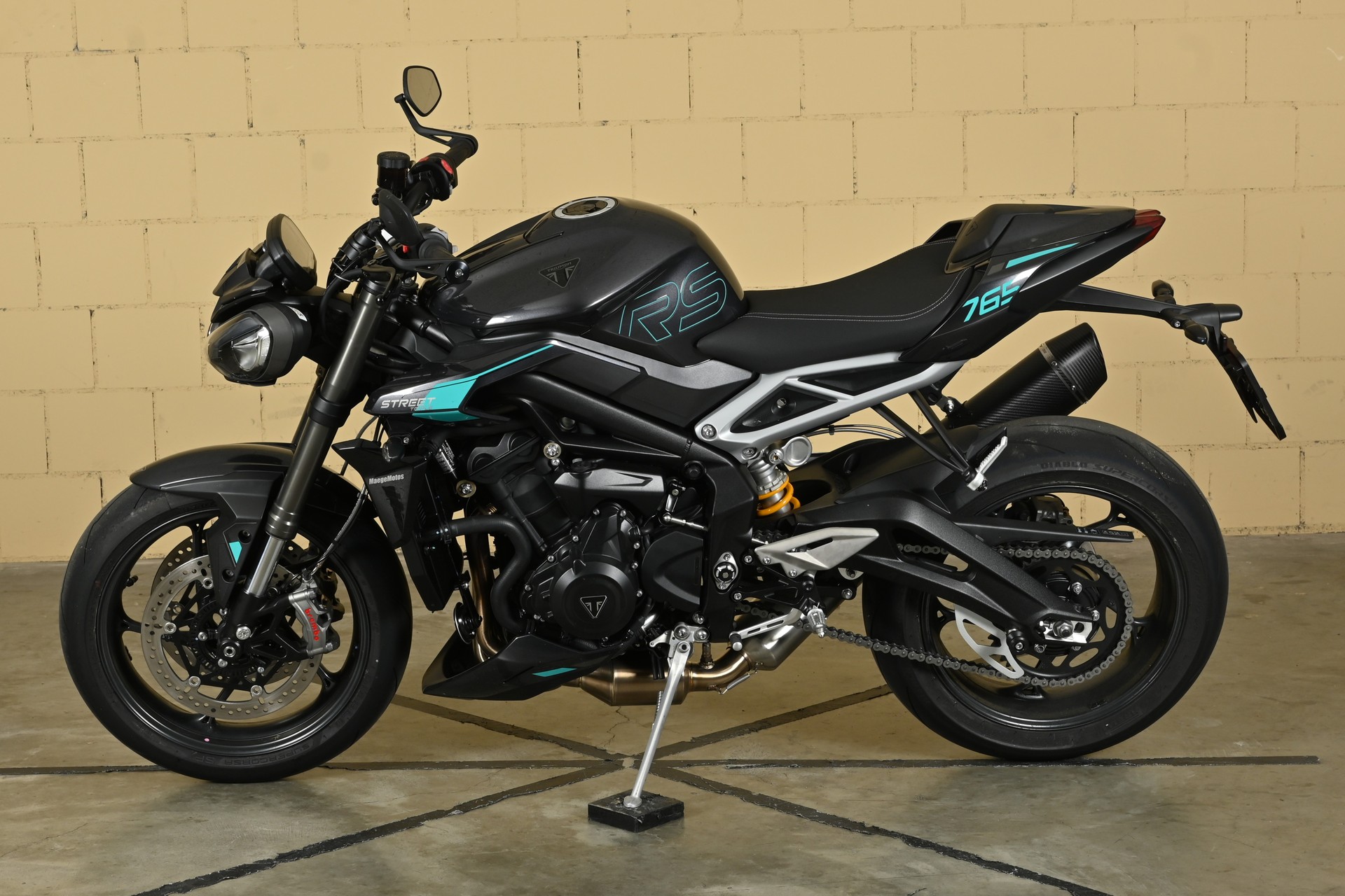 TRIUMPH Street Triple 765 RS-showroom-element-3
