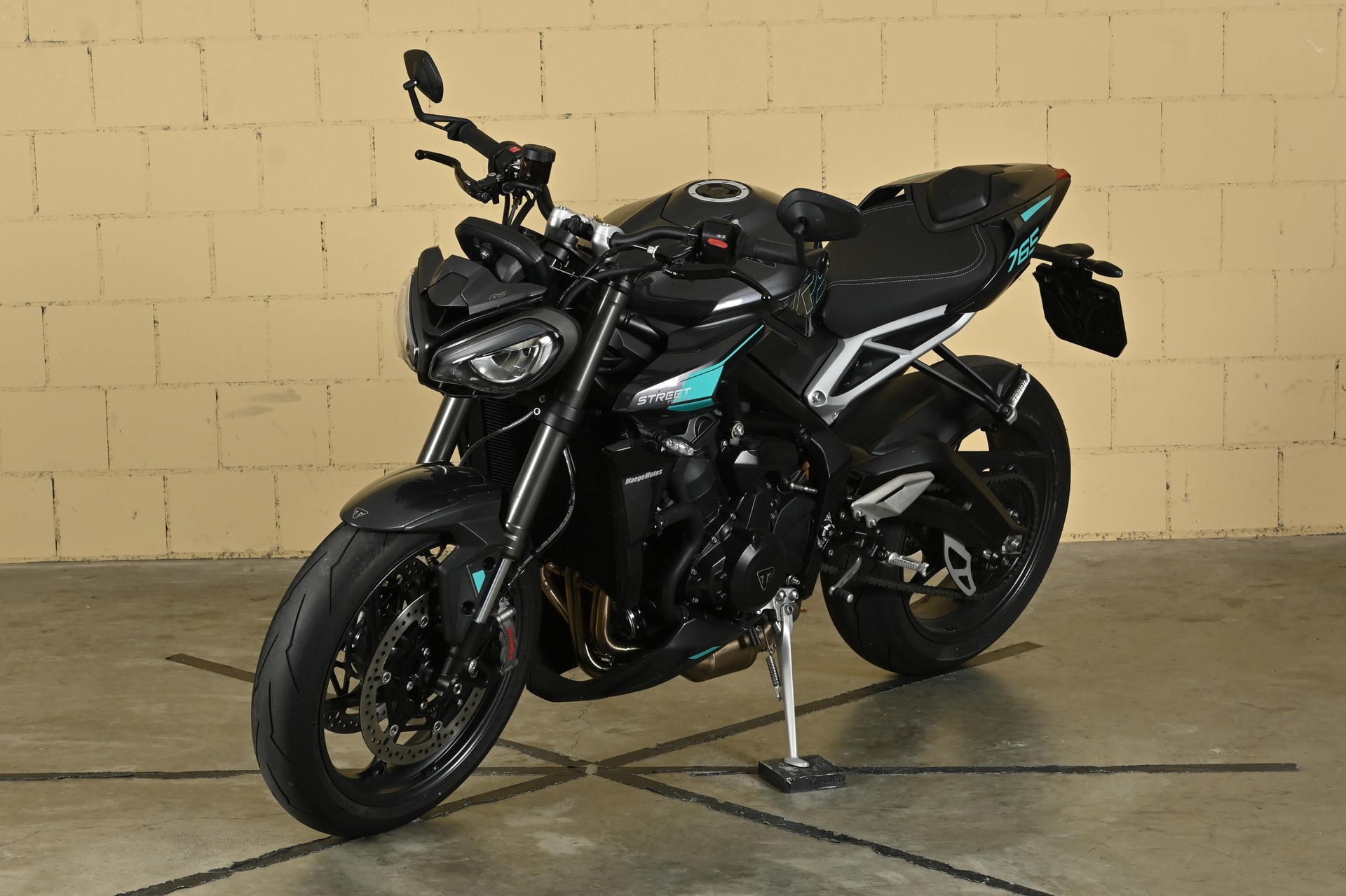TRIUMPH Street Triple 765 RS-showroom-element-2