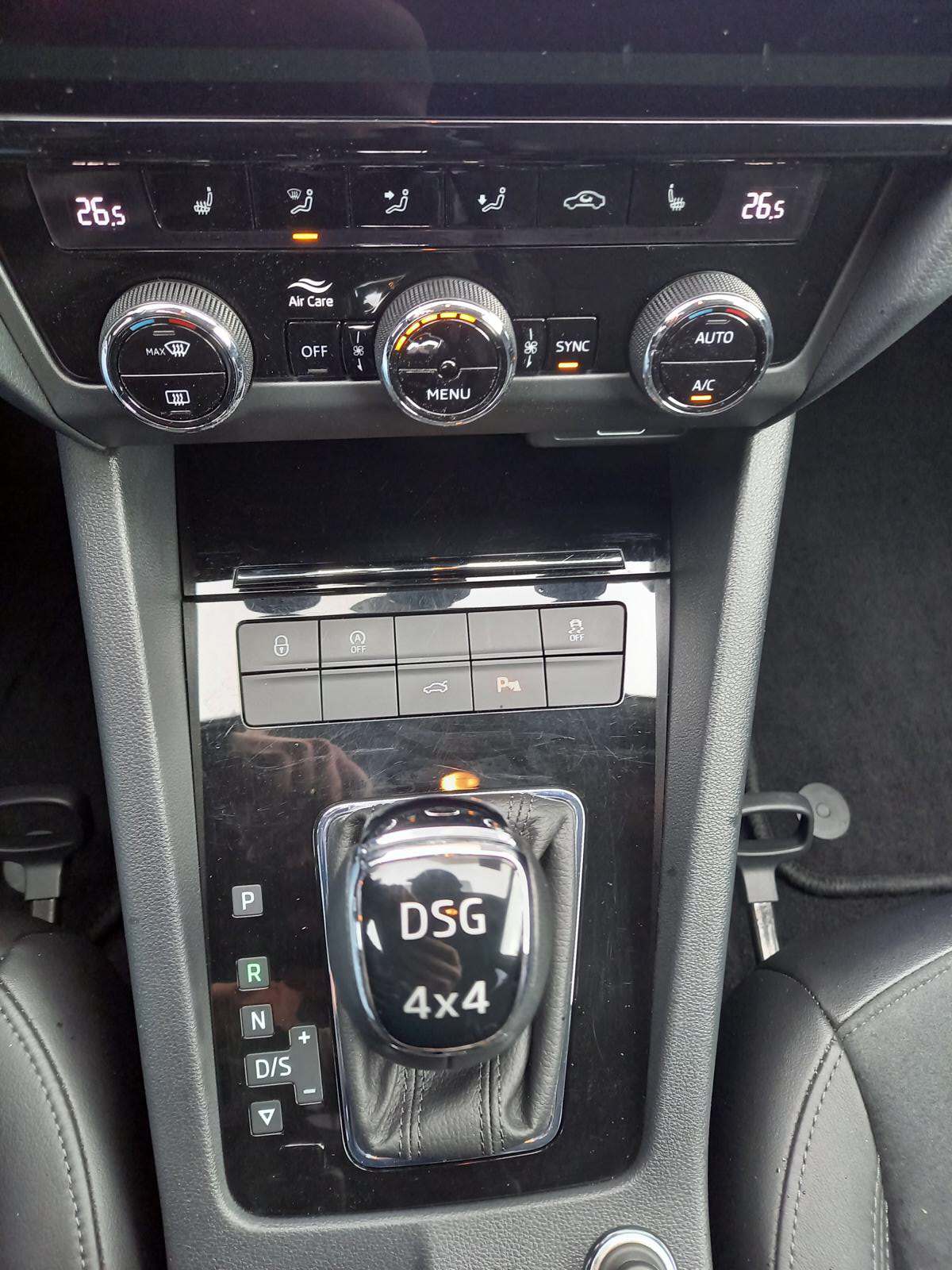 SKODA Octavia Combi 2.0 TDI Style 4x4 DSG-image-8