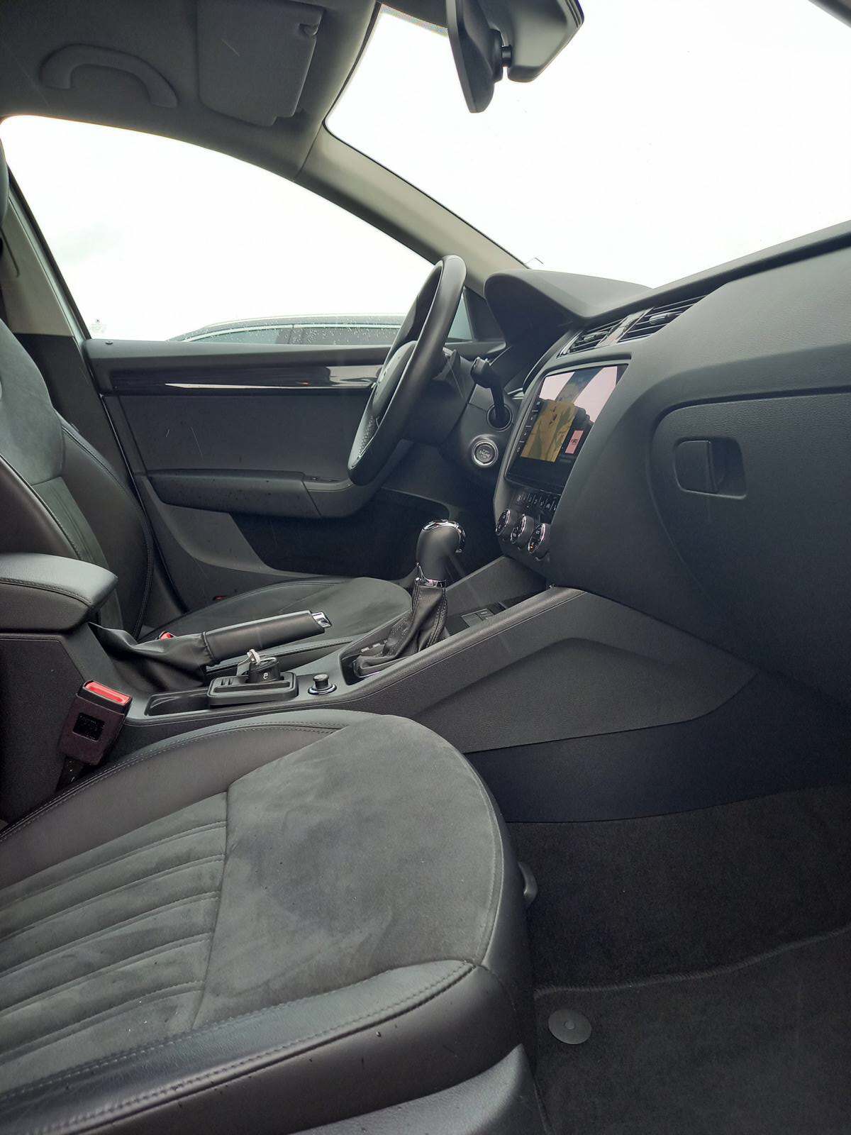 SKODA Octavia Combi 2.0 TDI Style 4x4 DSG-image-9