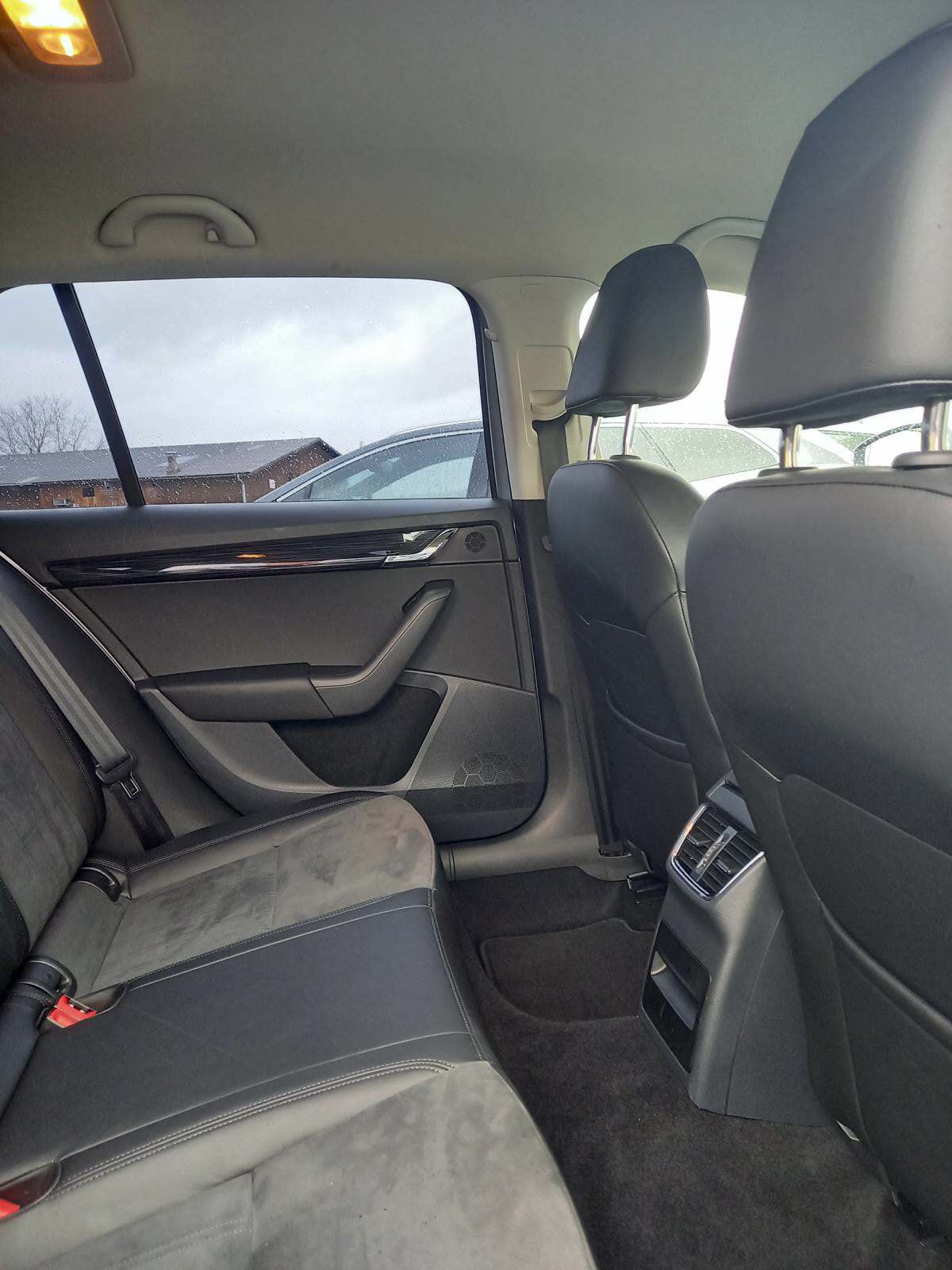 SKODA Octavia Combi 2.0 TDI Style 4x4 DSG-image-11