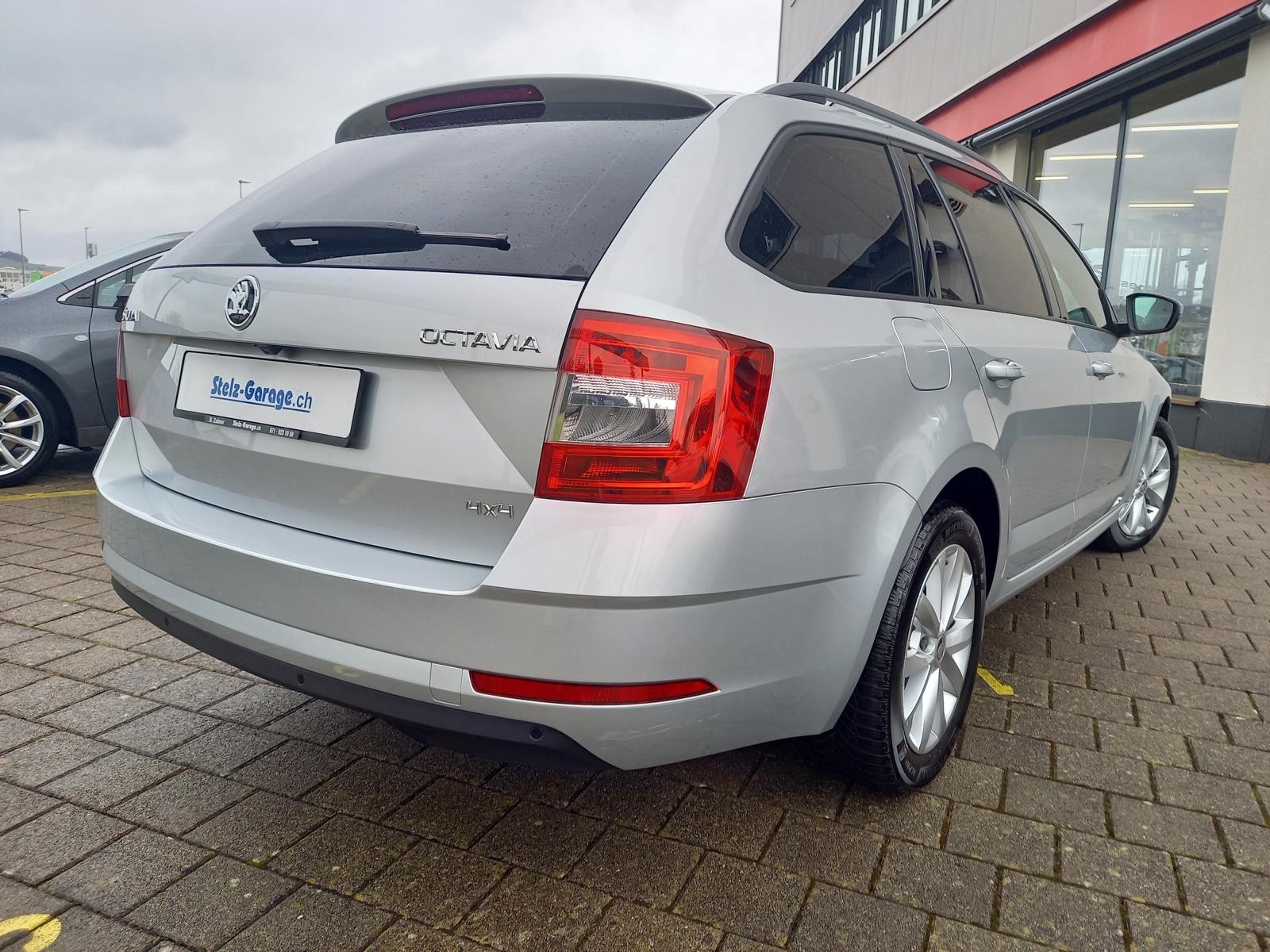 SKODA Octavia Combi 2.0 TDI Style 4x4 DSG-image-1