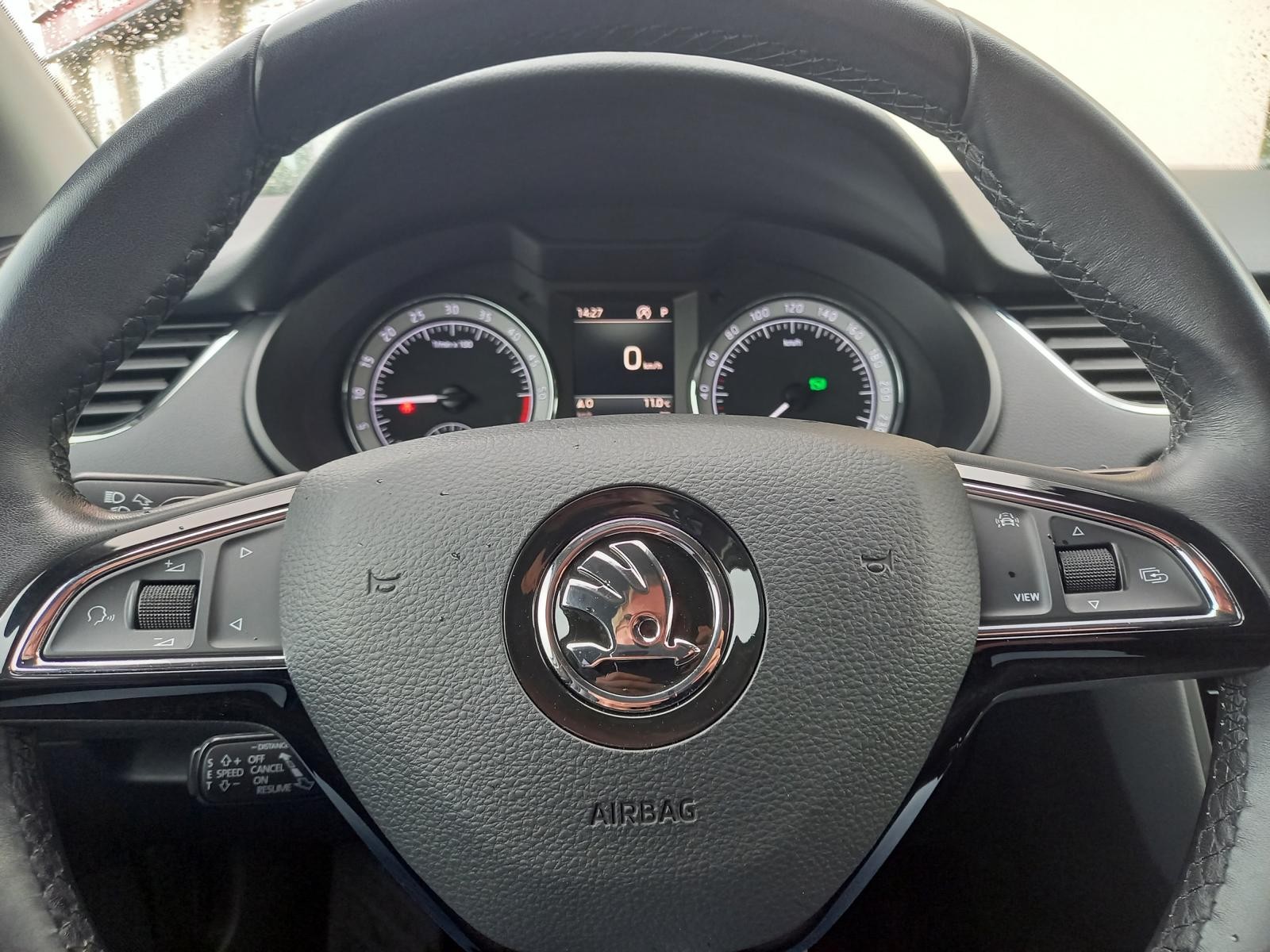 SKODA Octavia Combi 2.0 TDI Style 4x4 DSG-image-5