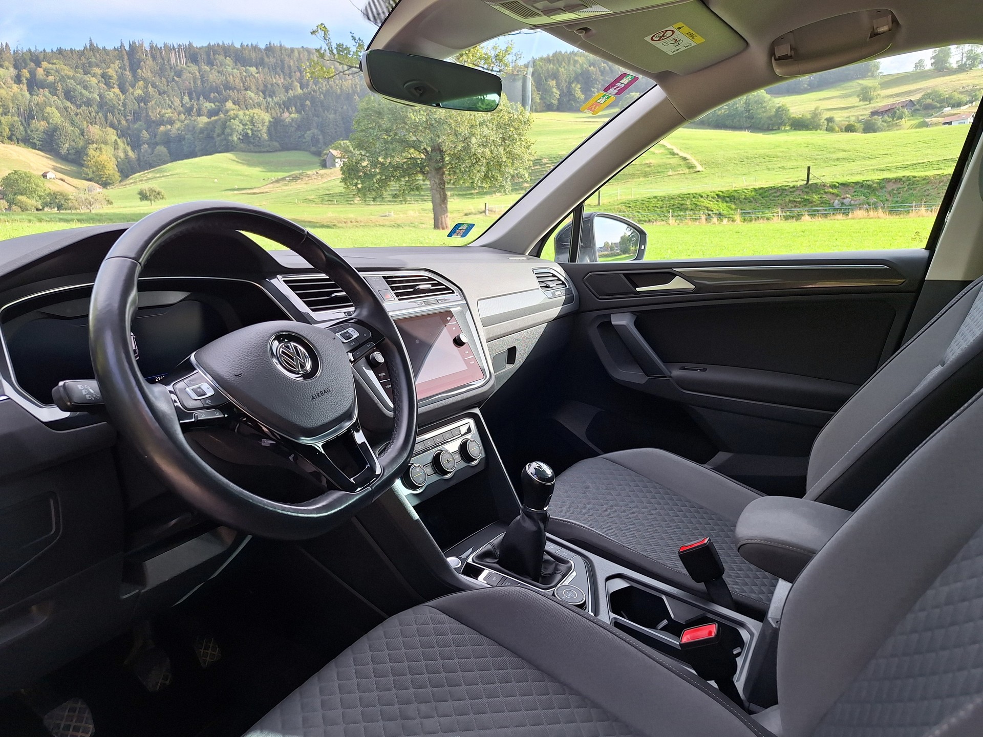 VW Tiguan 2.0 TDI SCR Comfortline 4Motion-image-0
