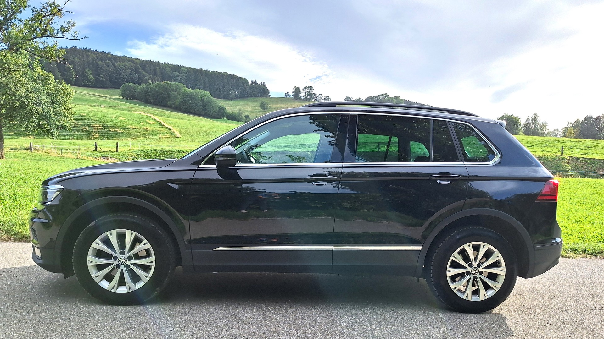 VW Tiguan 2.0 TDI SCR Comfortline 4Motion-image-6
