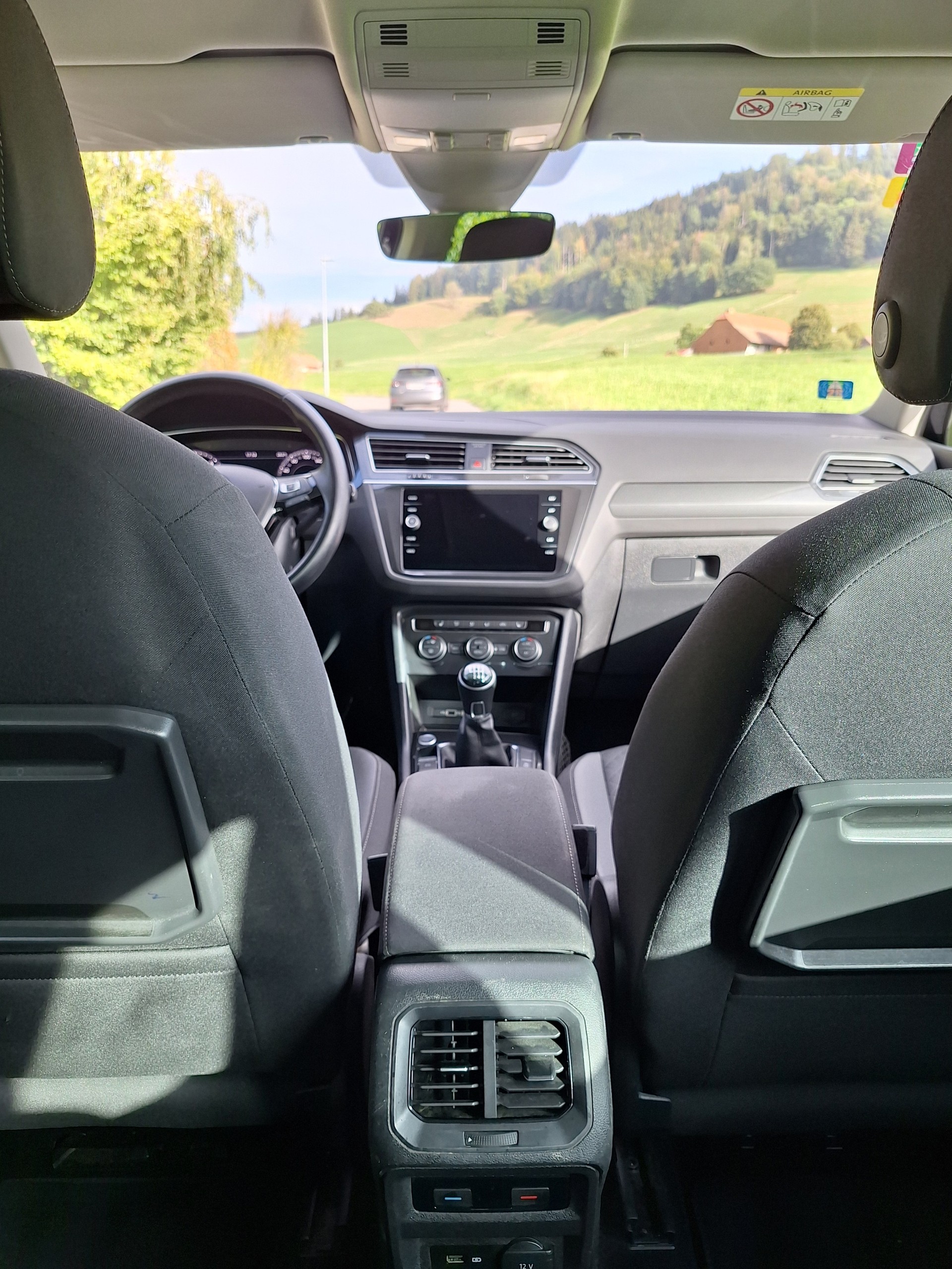 VW Tiguan 2.0 TDI SCR Comfortline 4Motion-image-9