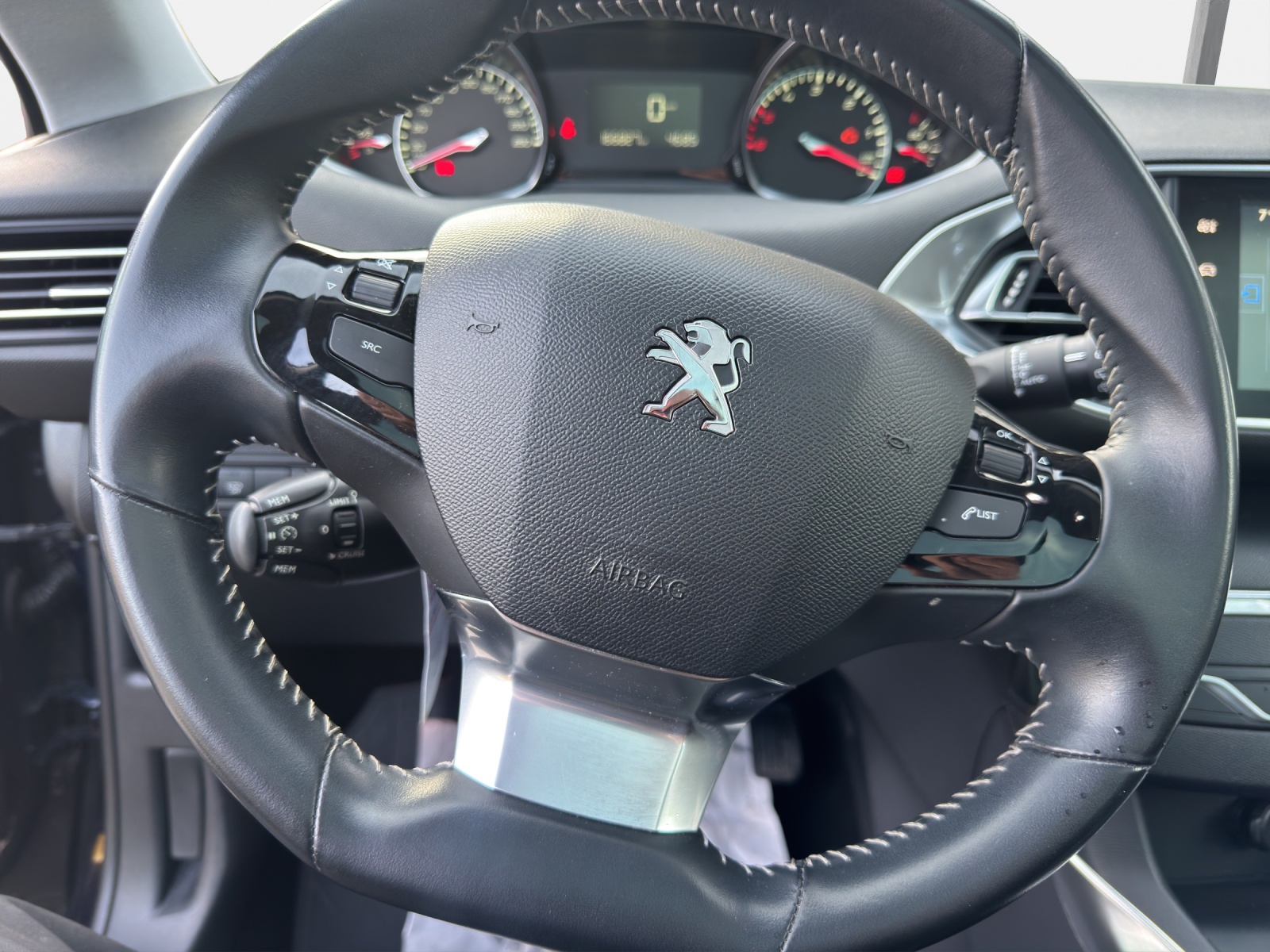 PEUGEOT 308-image-12