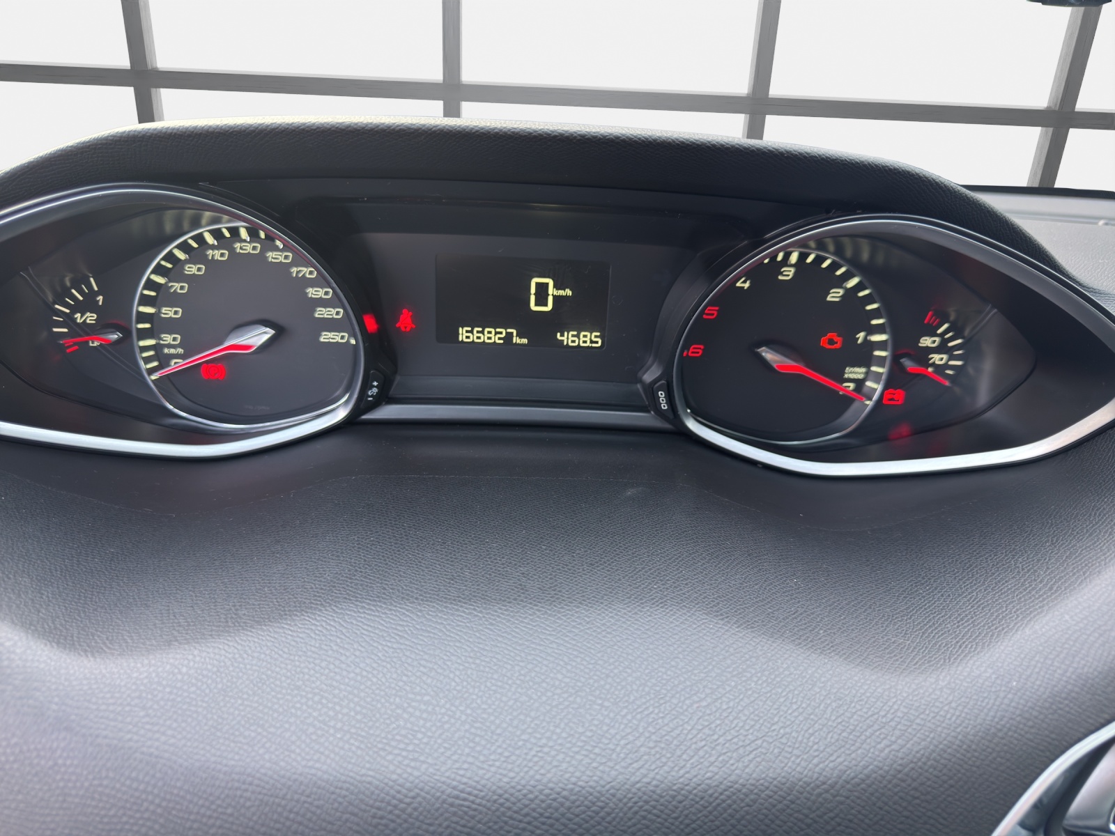 PEUGEOT 308-image-10