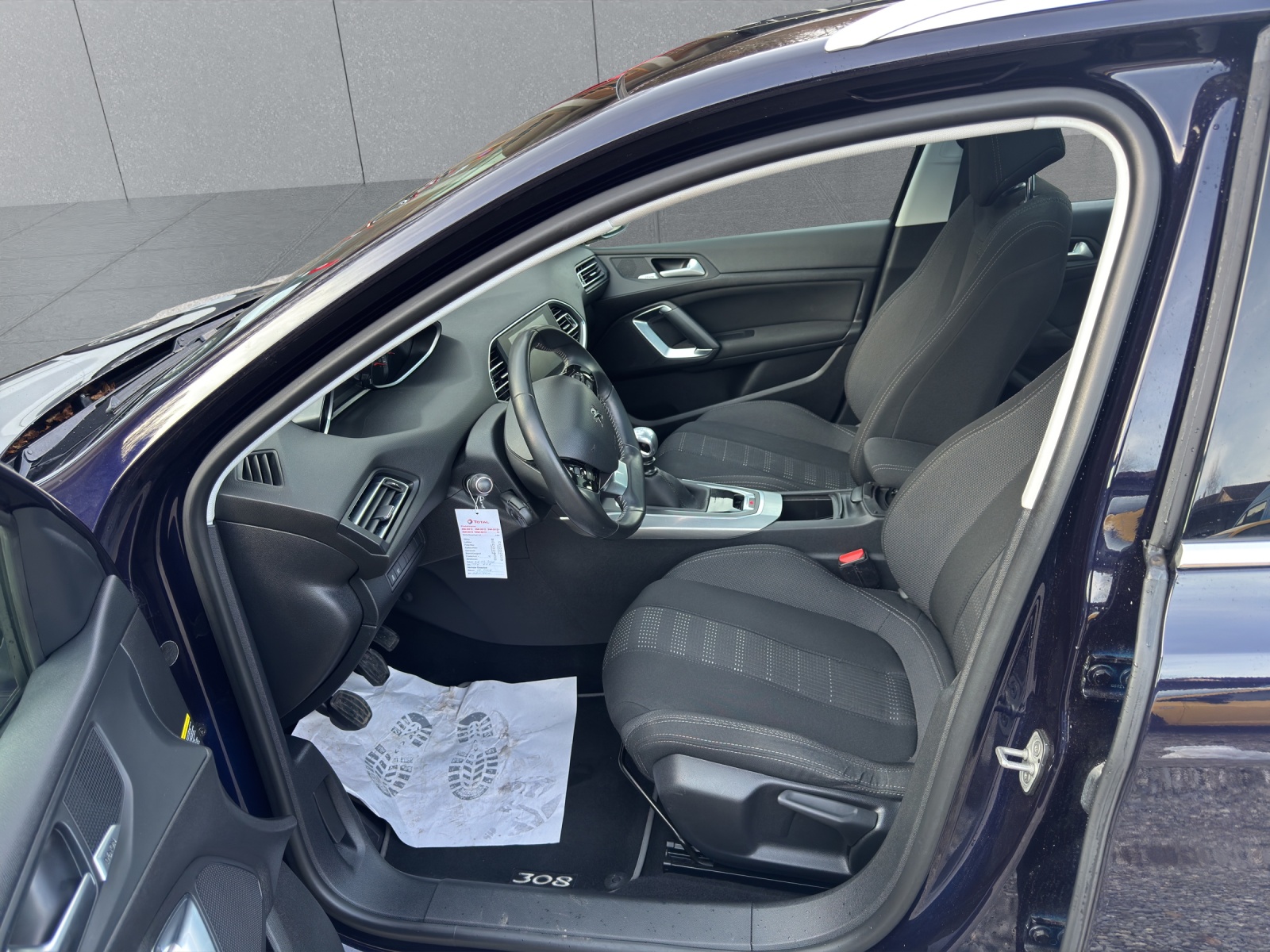 PEUGEOT 308-image-8