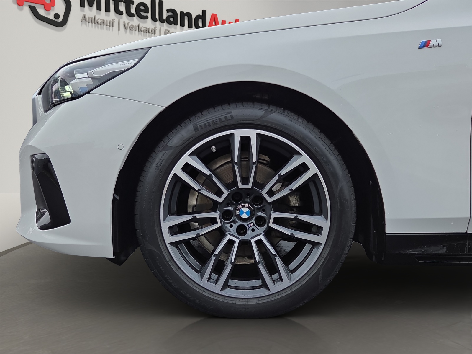 BMW 520d xDrive 48V Touring M Sport Steptronic-image-5