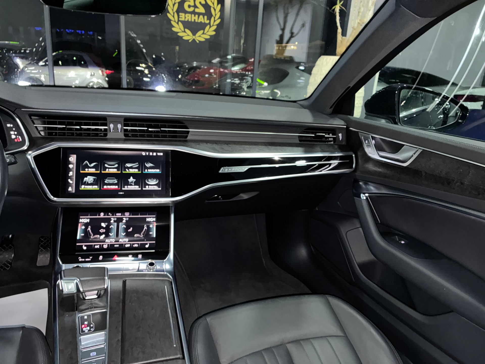 AUDI A6 Avant 40 TDI Design quattro S-tronic-image-8